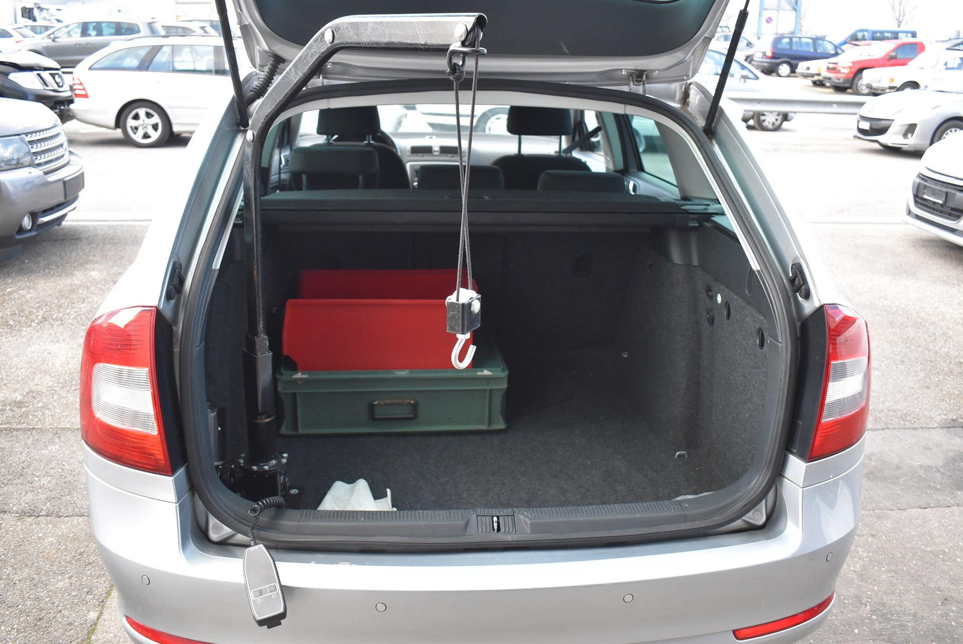SKODA Octavia Combi 2.0 TDI Ambition DSG-image-9