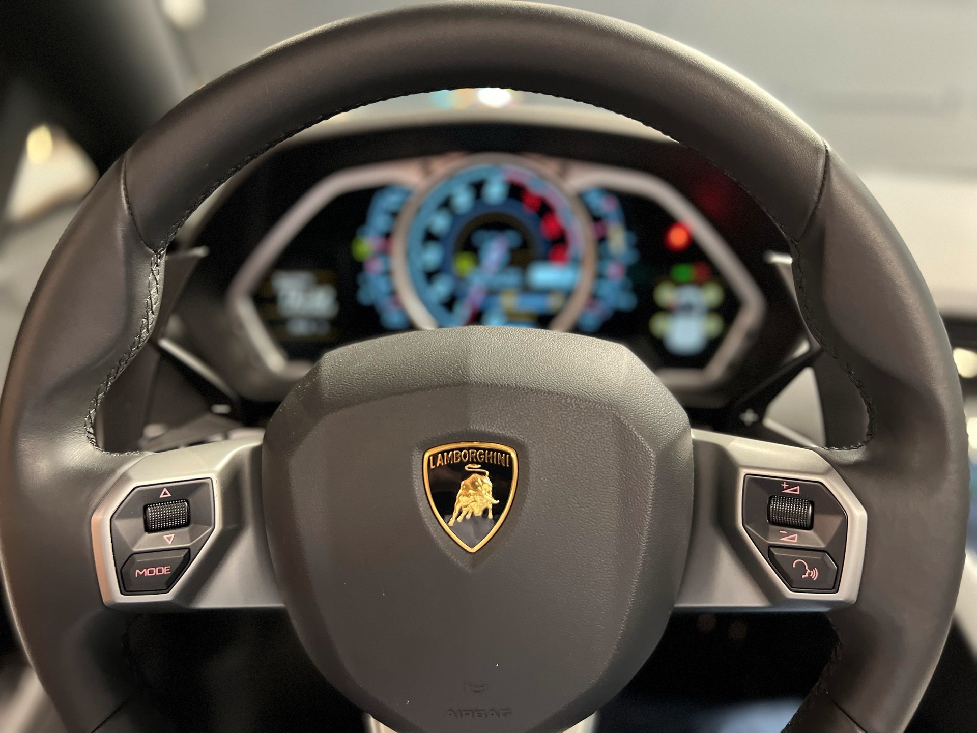 LAMBORGHINI Aventador LP700-4 Roadster E-Gear-image-10