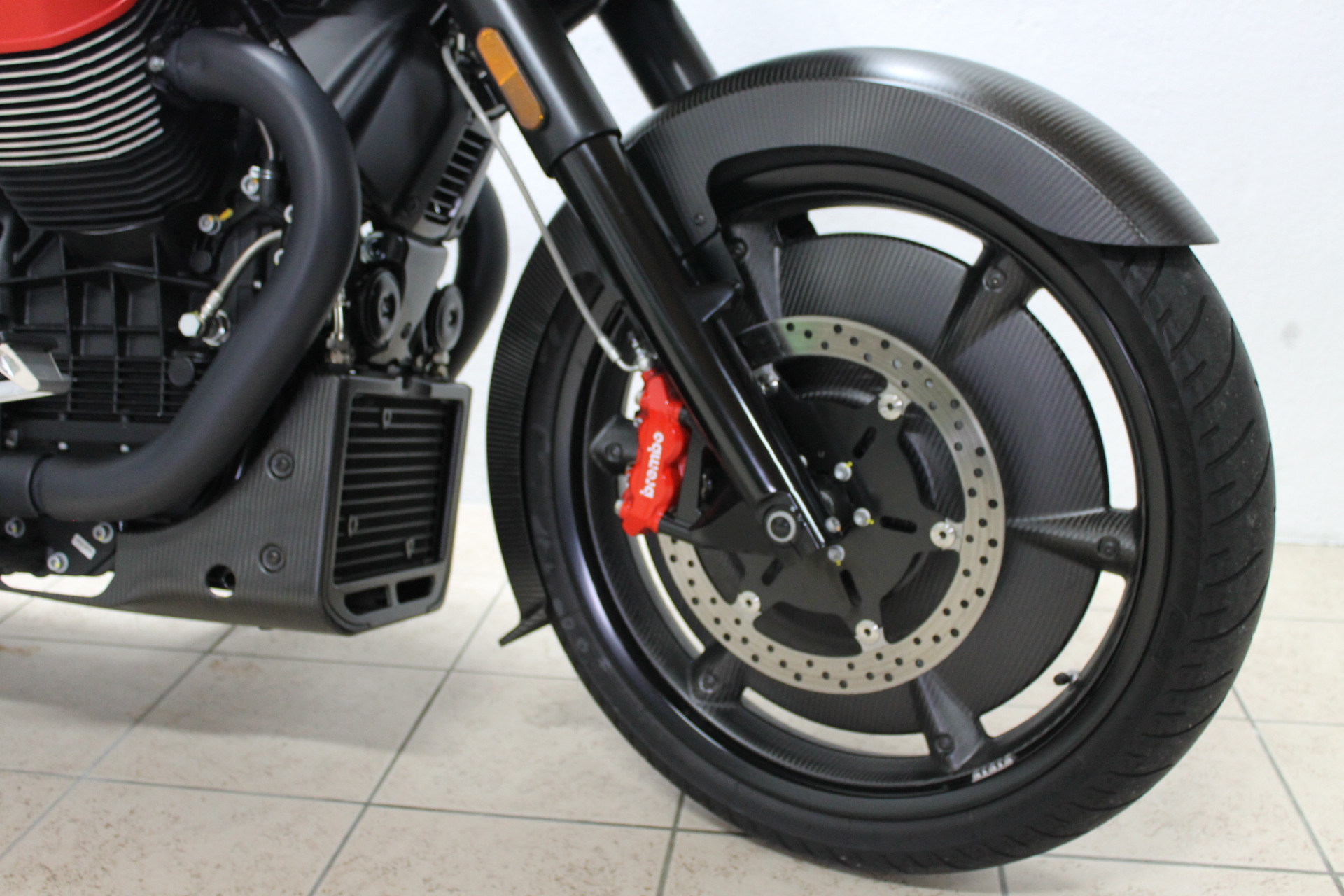 MOTO GUZZI MGX-21-showroom-element-2