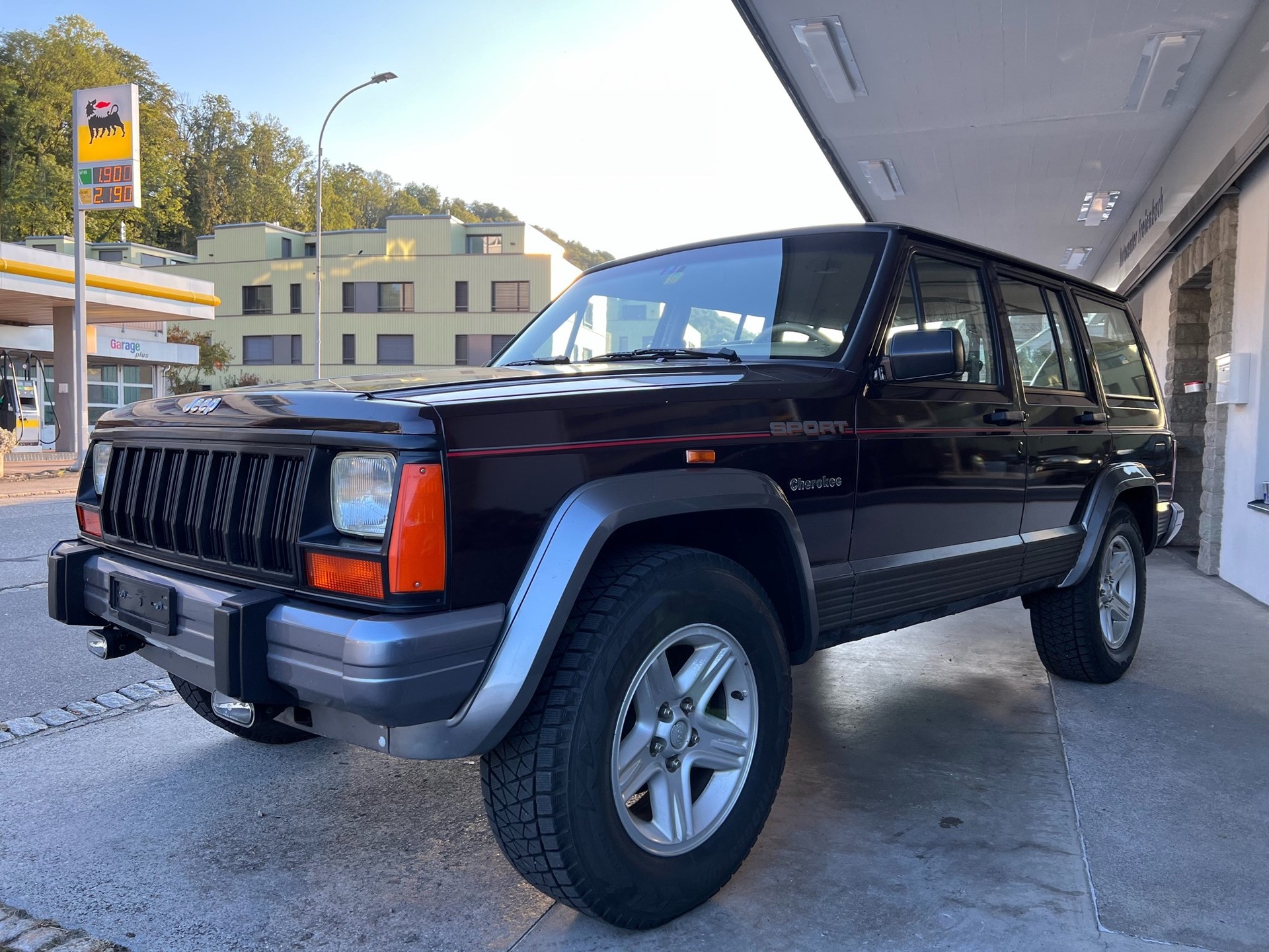 JEEP CHEROKEE-image-0