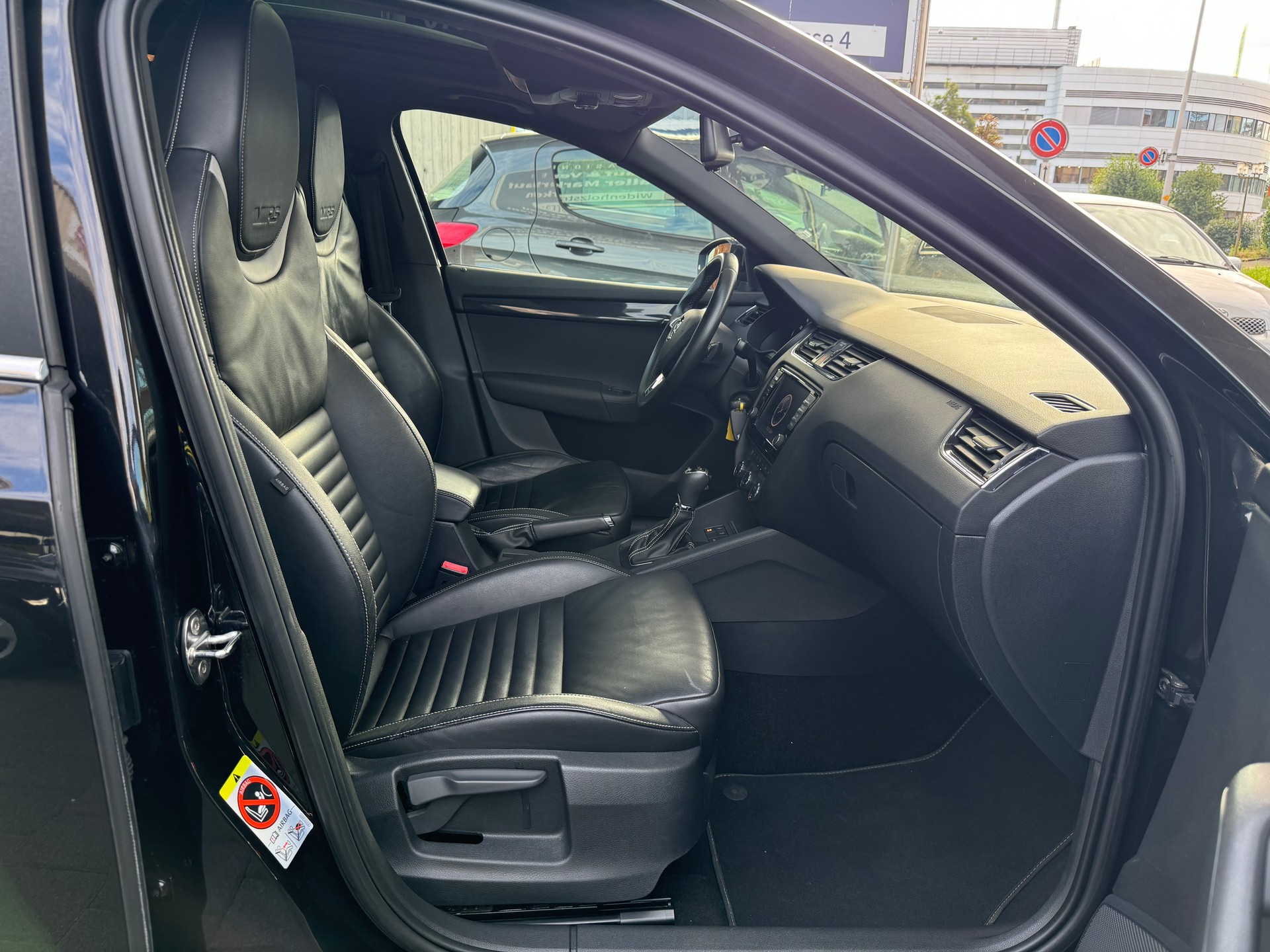 SKODA Octavia Combi 2.0 TSI RS DSG-image-9
