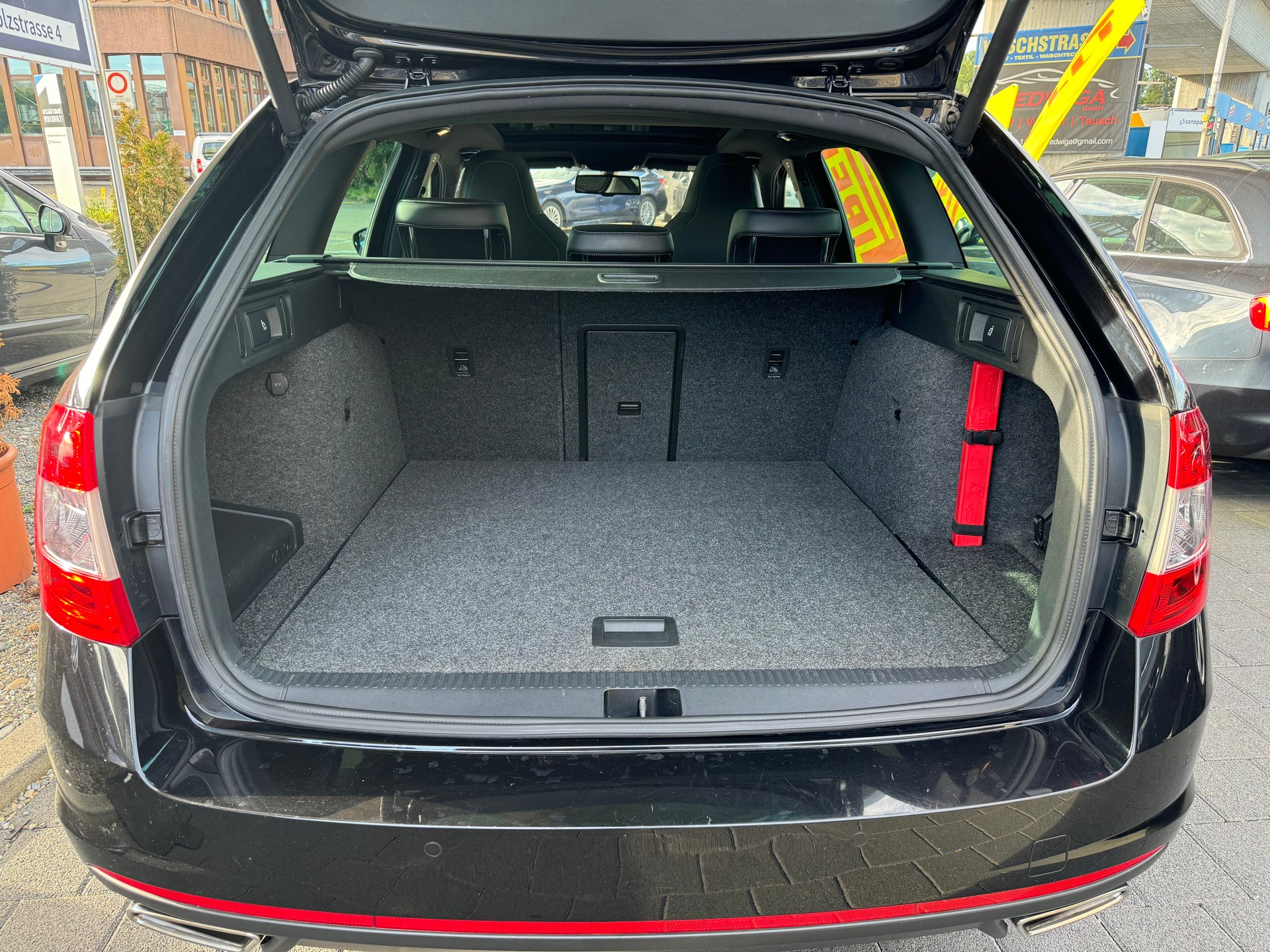 SKODA Octavia Combi 2.0 TSI RS DSG-image-12