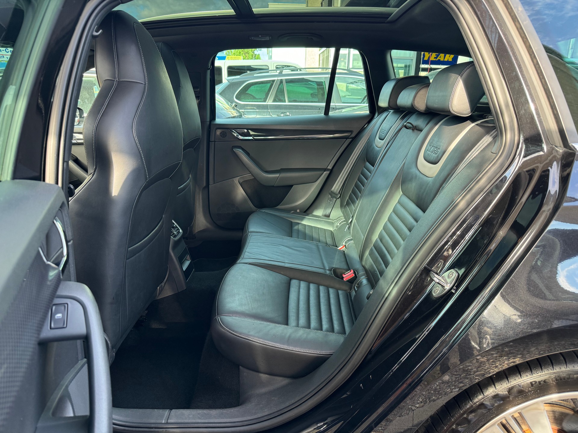 SKODA Octavia Combi 2.0 TSI RS DSG-image-8