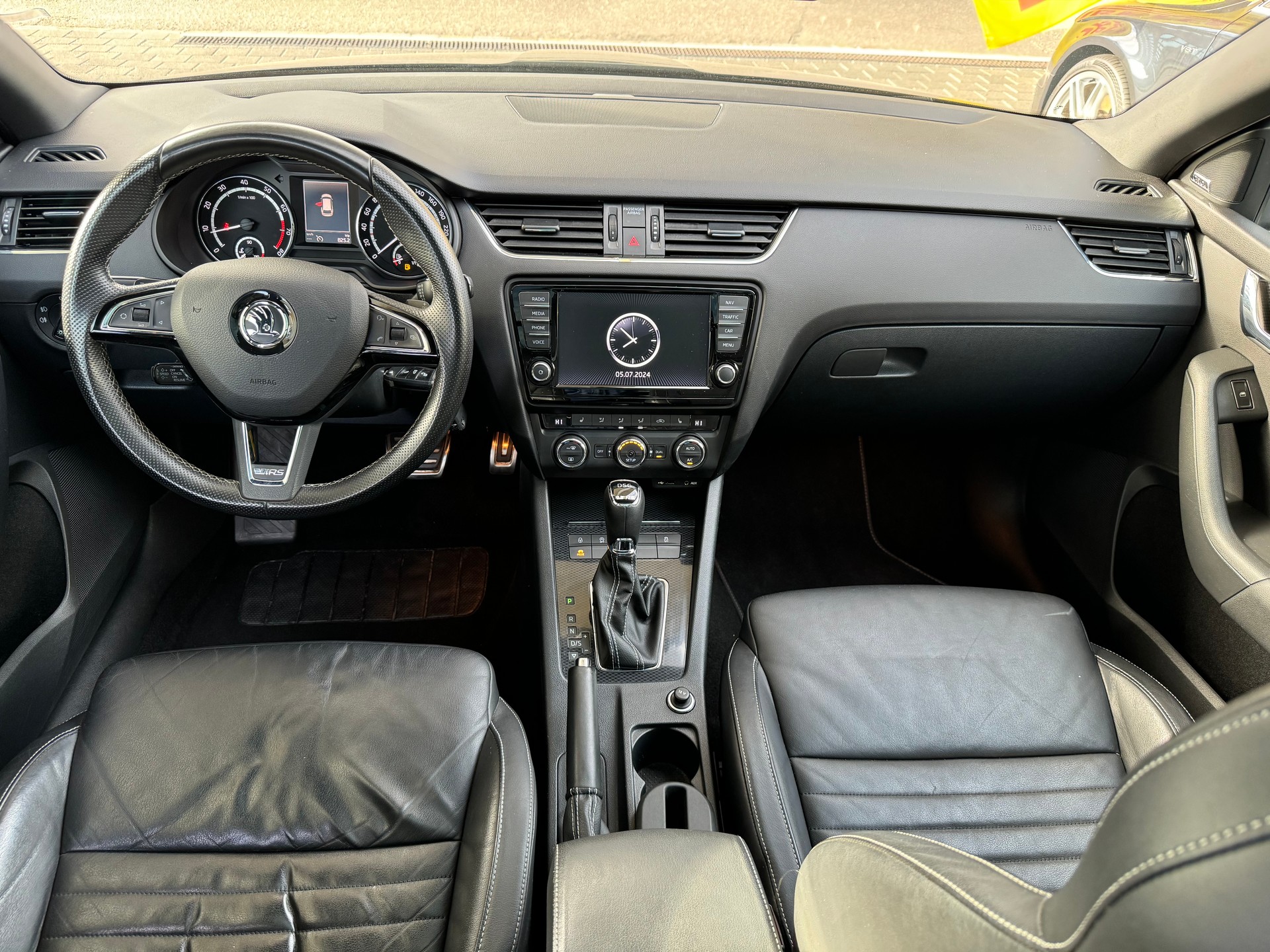SKODA Octavia Combi 2.0 TSI RS DSG-image-4