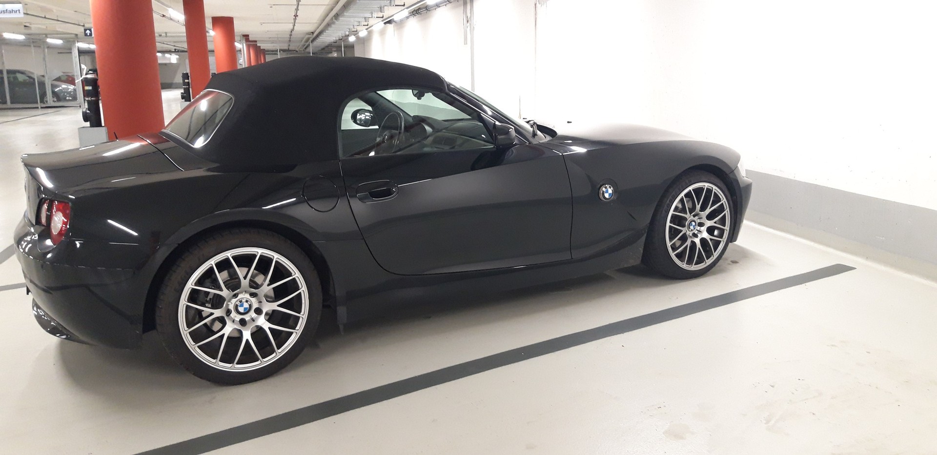BMW Z4 3.0i Roadster-image-1