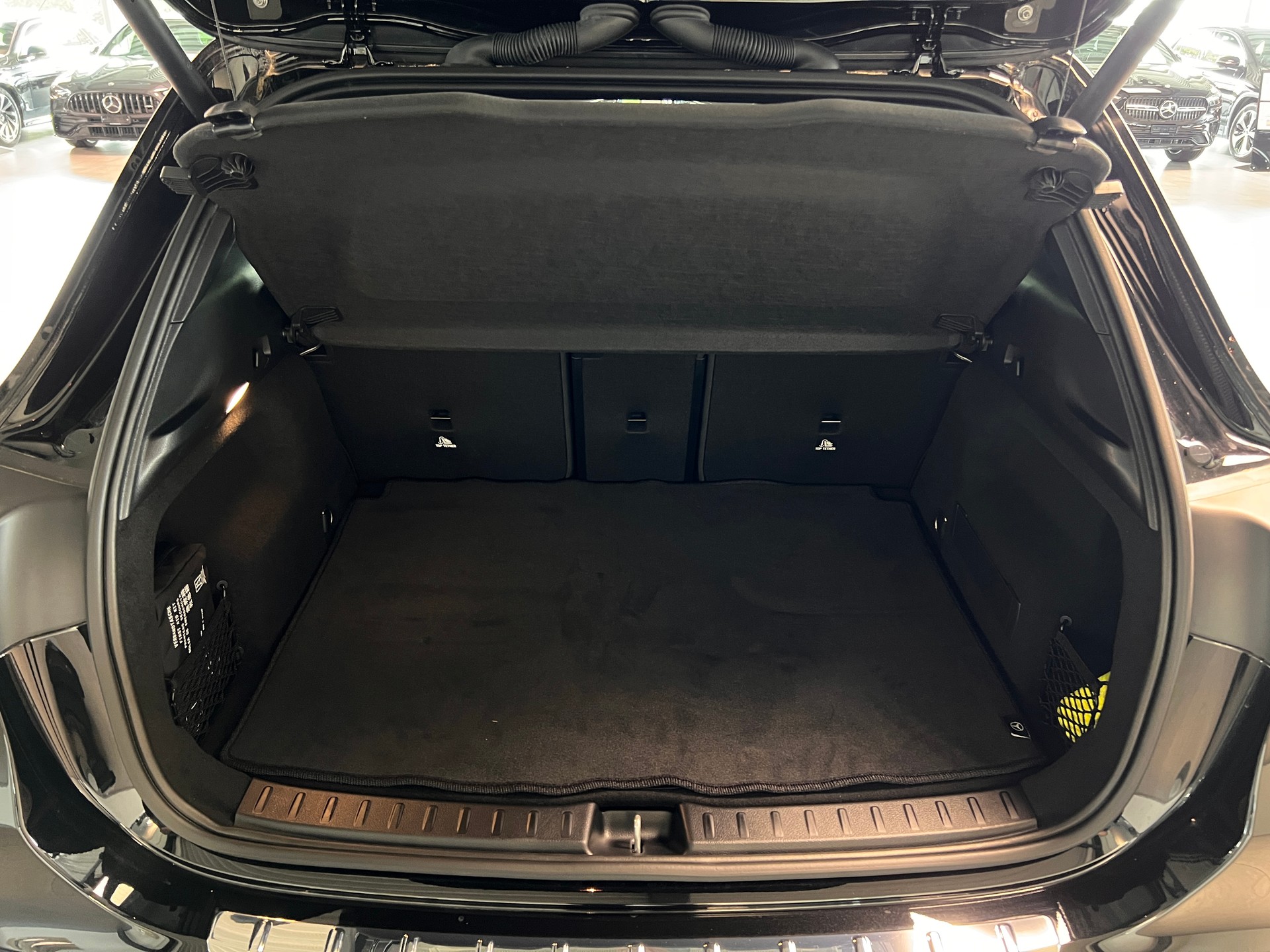 MERCEDES-BENZ EQA 350 4Matic Swiss Star-image-6