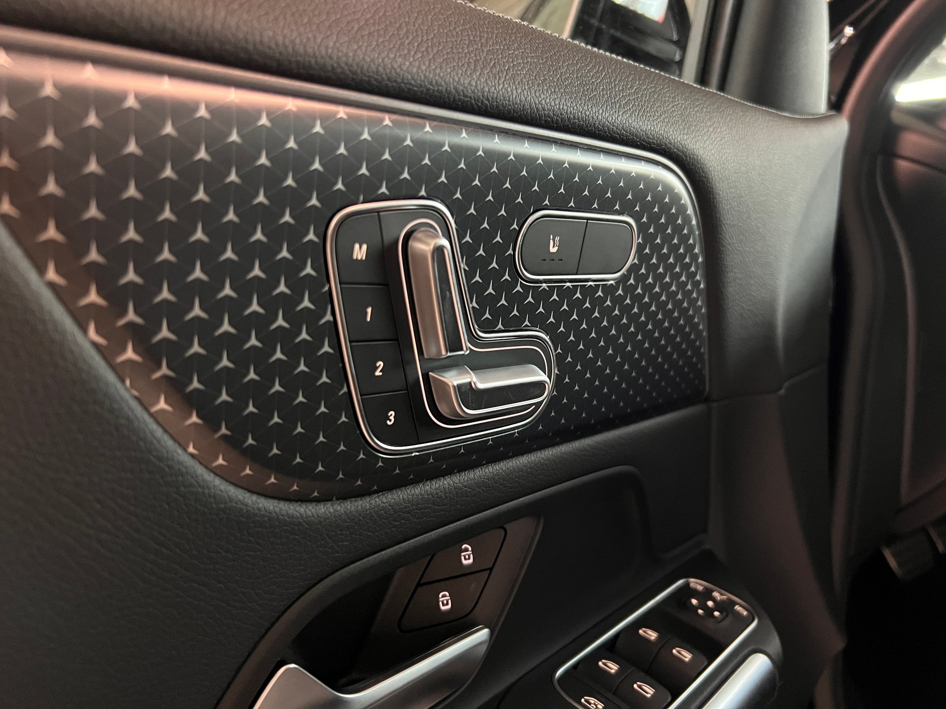 MERCEDES-BENZ EQA 350 4Matic Swiss Star-image-11