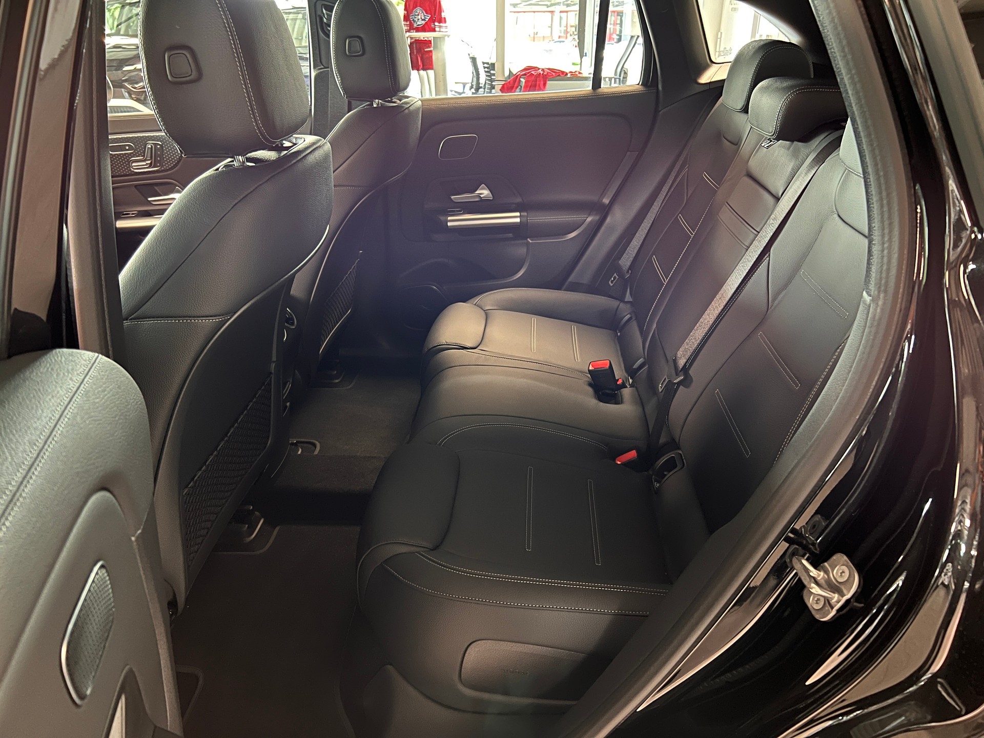MERCEDES-BENZ EQA 350 4Matic Swiss Star-image-7