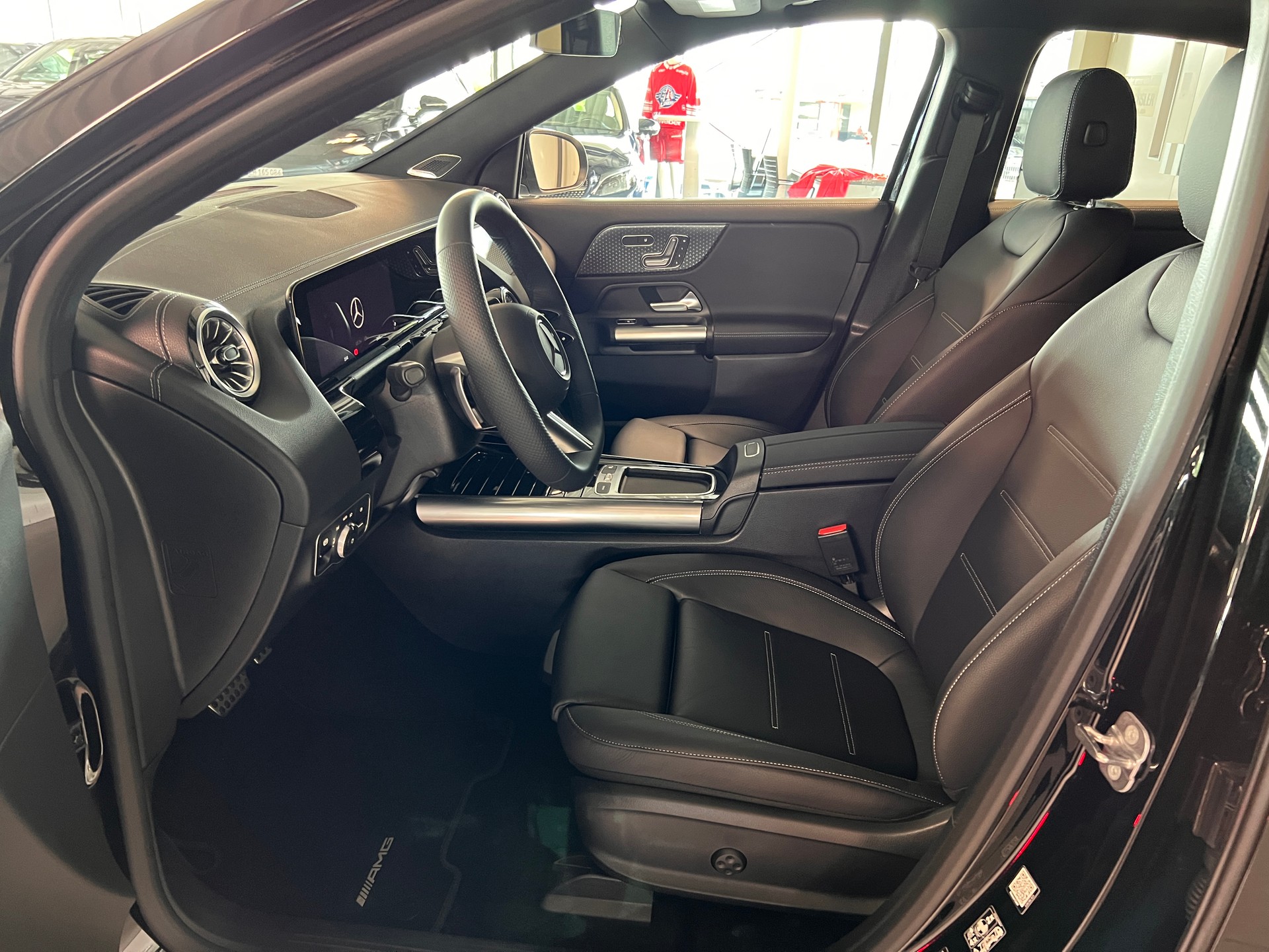 MERCEDES-BENZ EQA 350 4Matic Swiss Star-image-8
