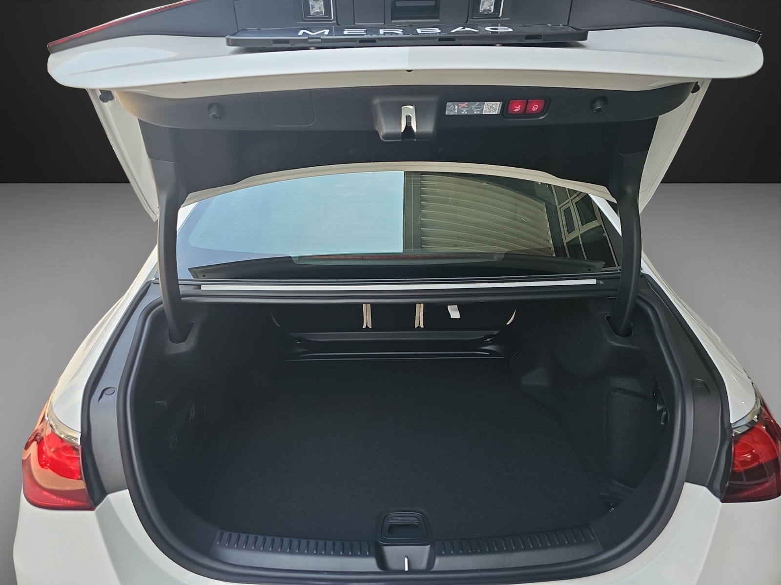 MERCEDES-BENZ E 220 d 4Matic 9G-Tronic-image-8