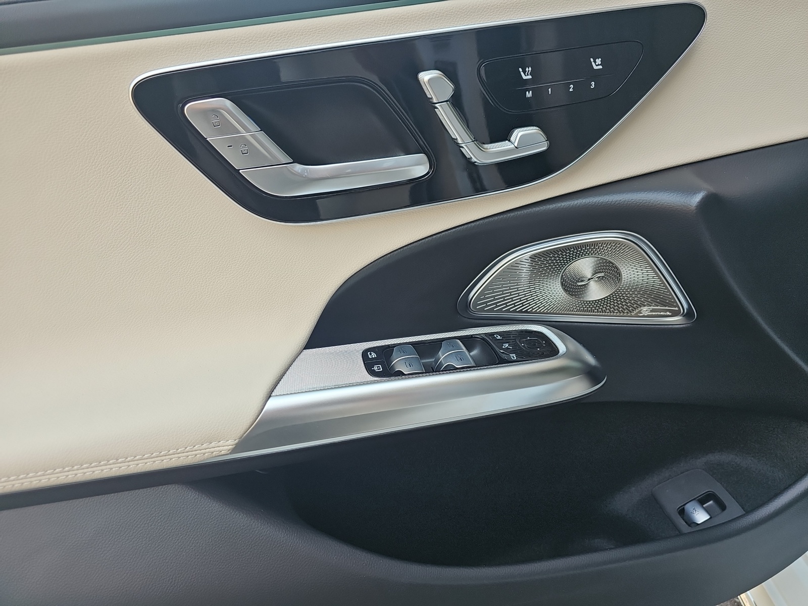 MERCEDES-BENZ E 220 d 4Matic 9G-Tronic-image-12