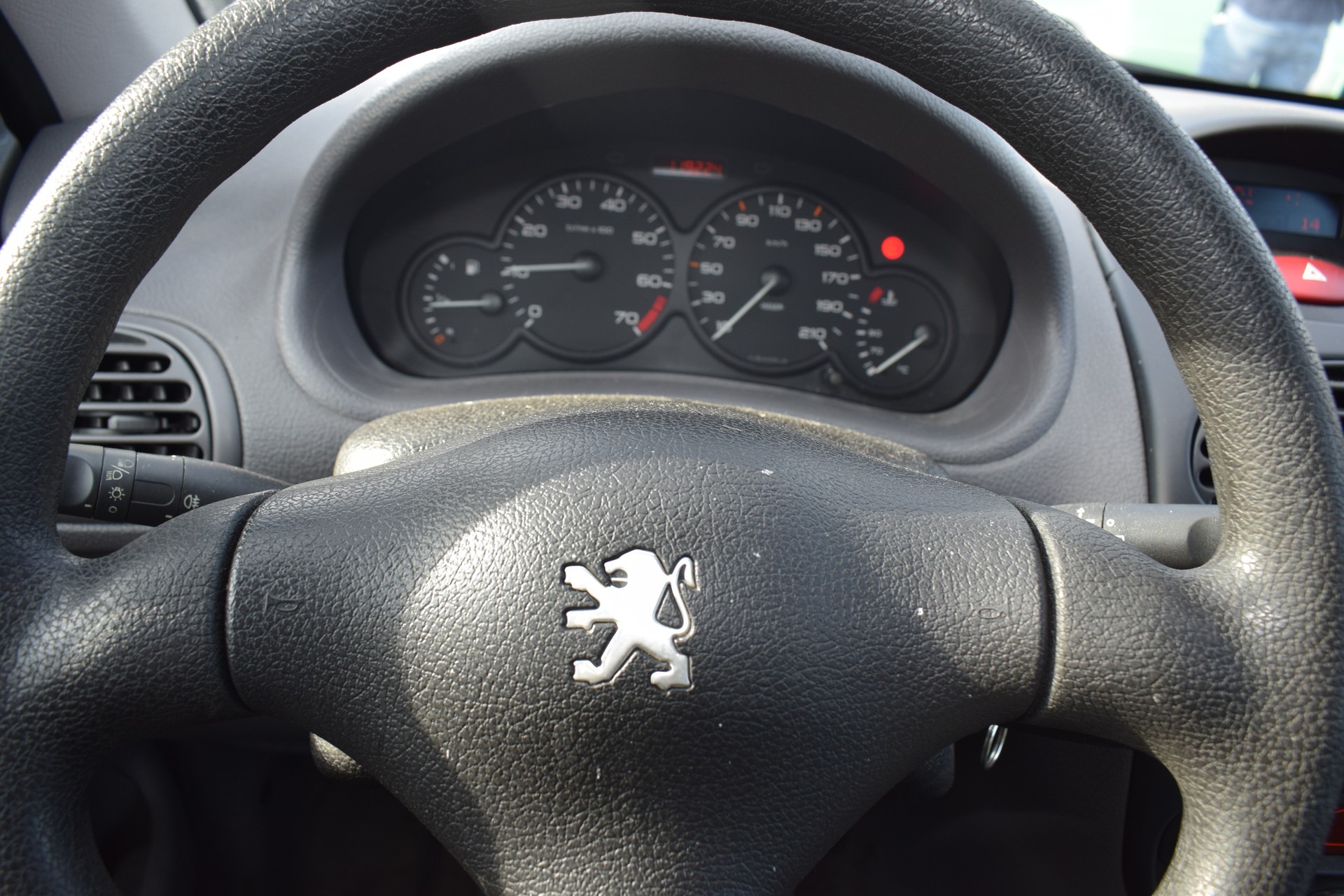 PEUGEOT 206 1.6 XT-image-5