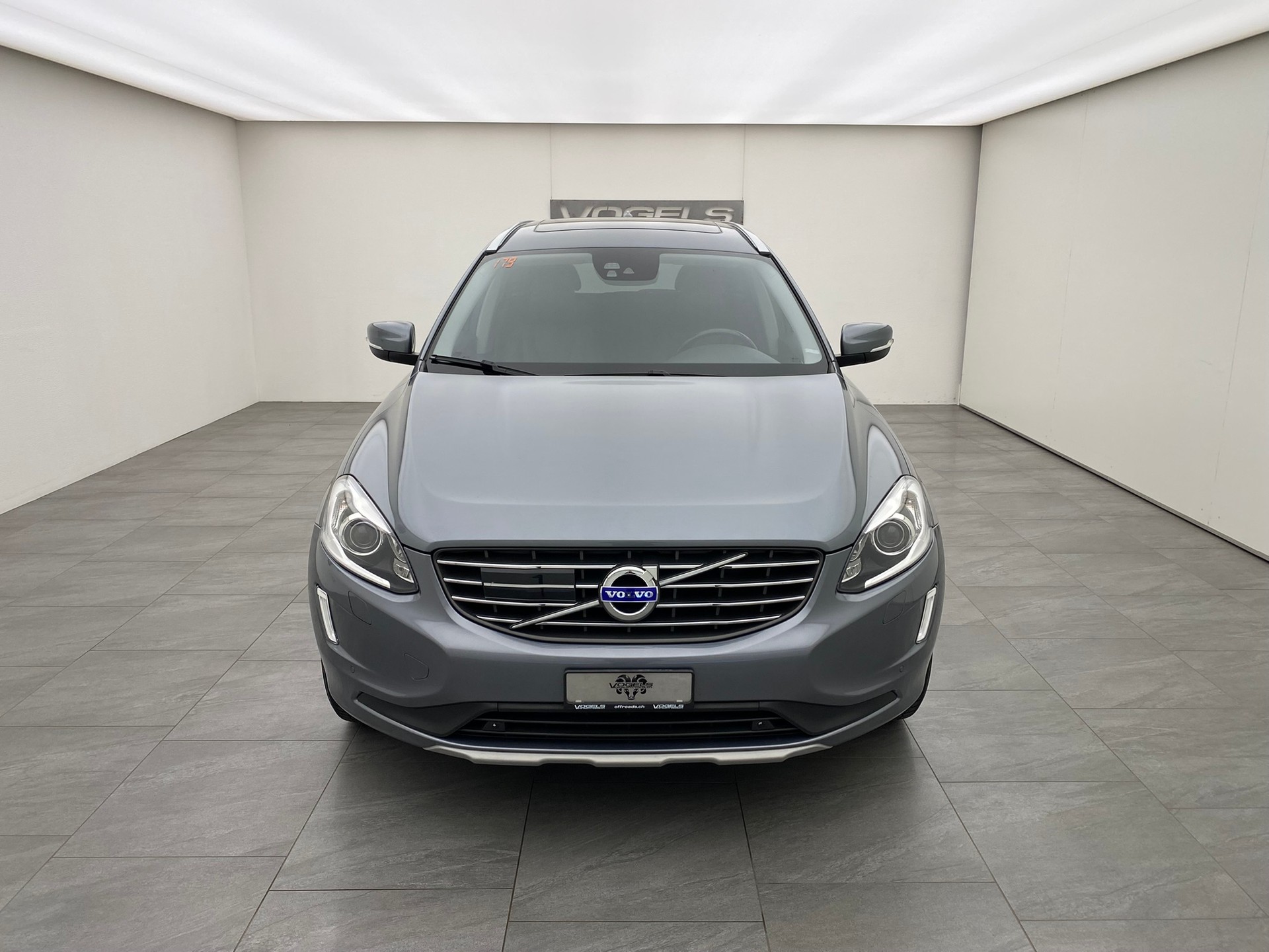 VOLVO XC60 D5 AWD Summum-image-1