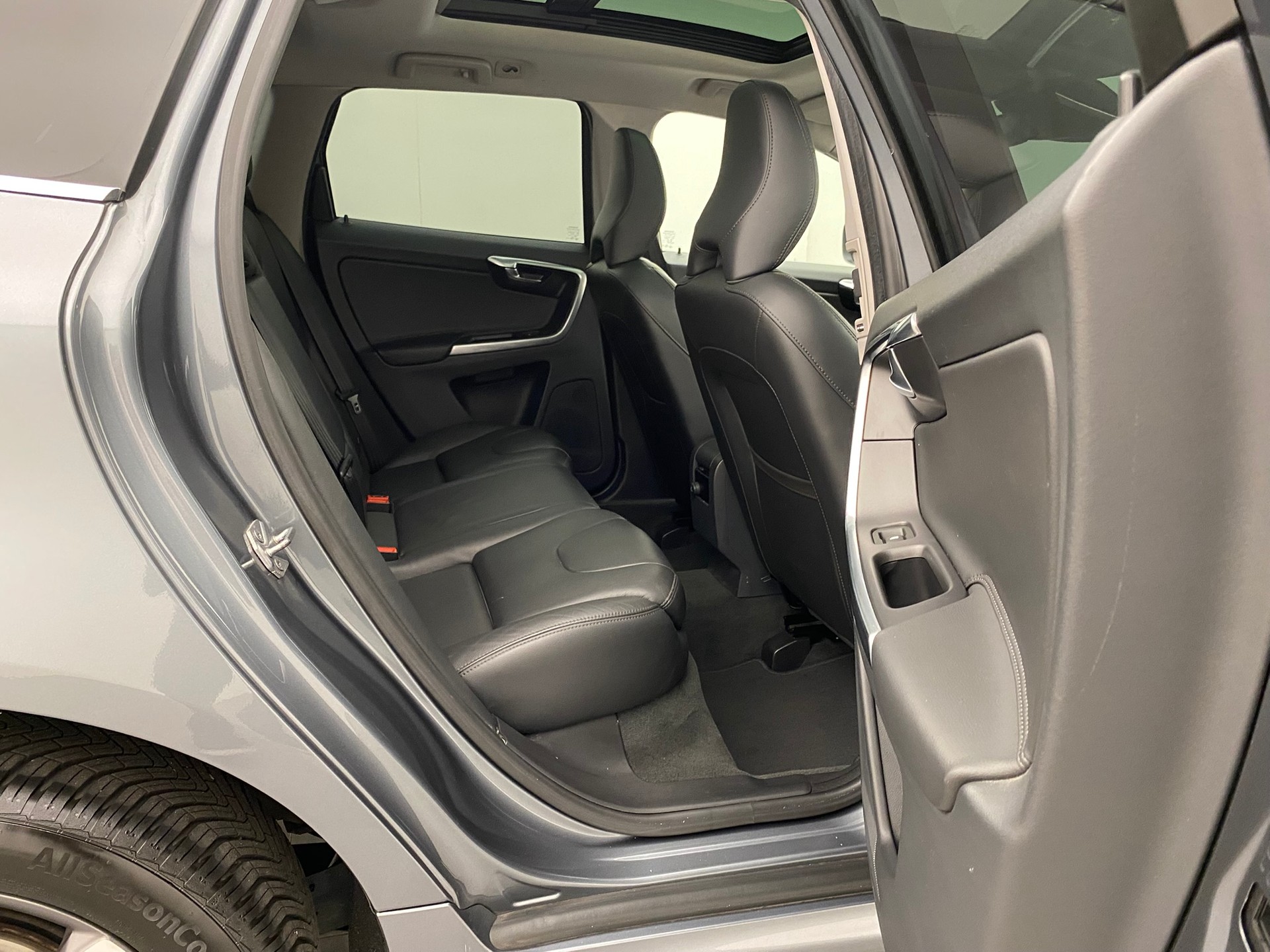 VOLVO XC60 D5 AWD Summum-image-13
