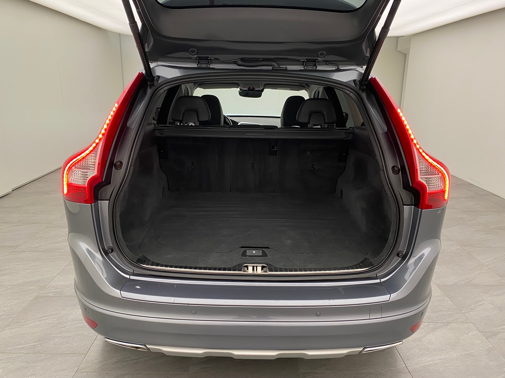 VOLVO XC60 D5 AWD Summum-image-15