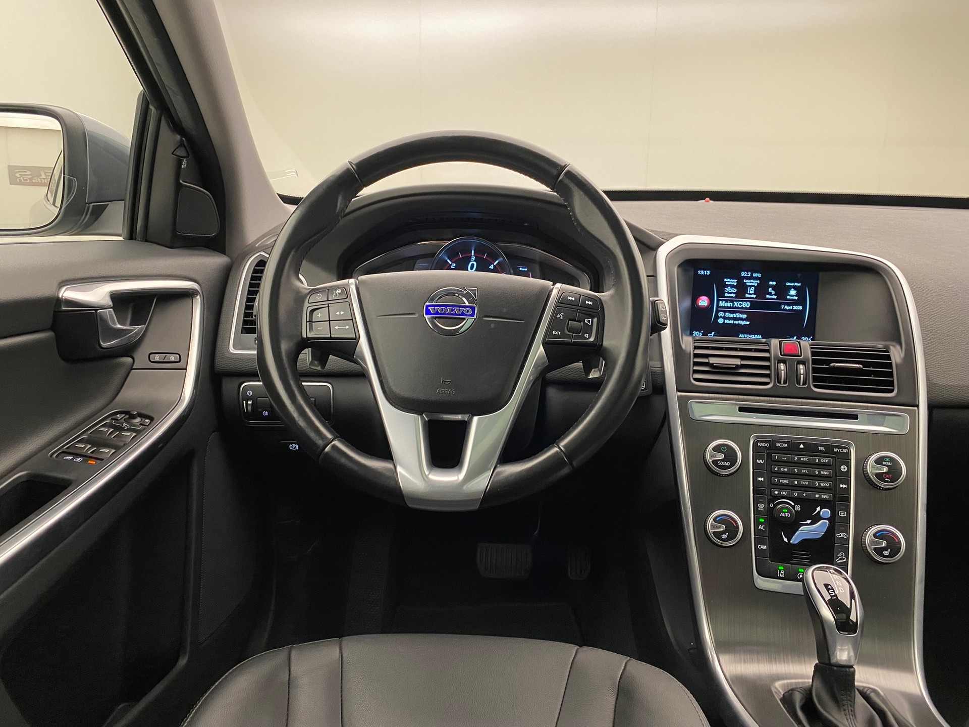 VOLVO XC60 D5 AWD Summum-image-8