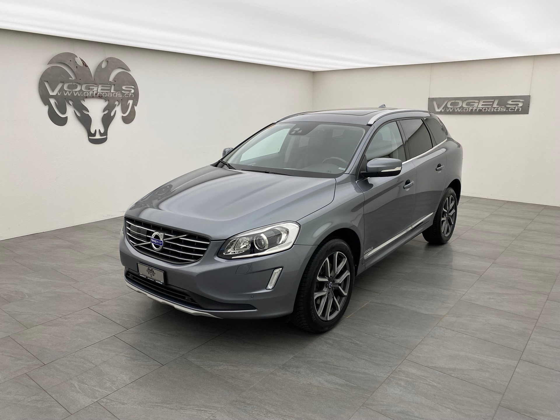 VOLVO XC60 D5 AWD Summum-image-0