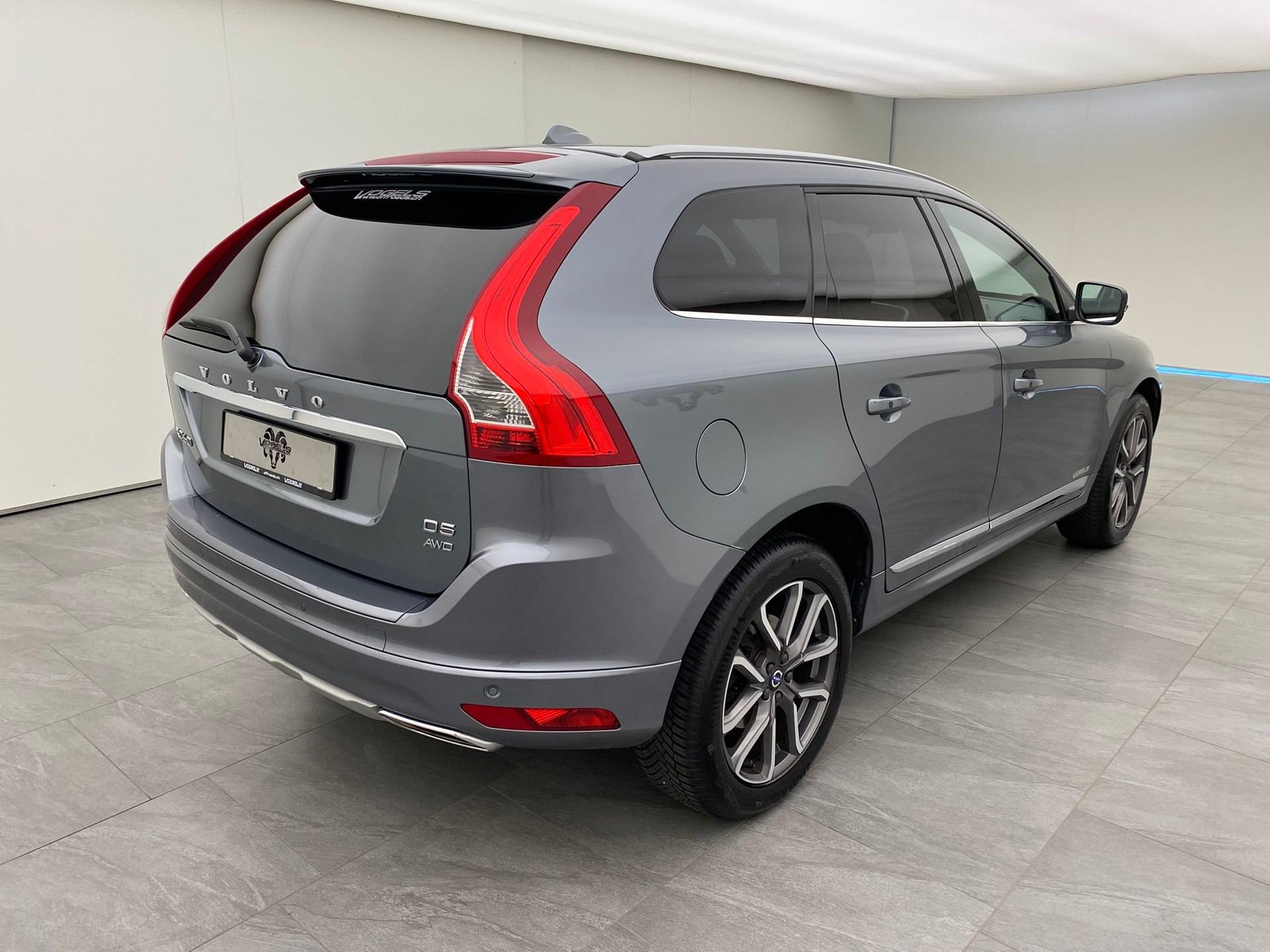 VOLVO XC60 D5 AWD Summum-image-3