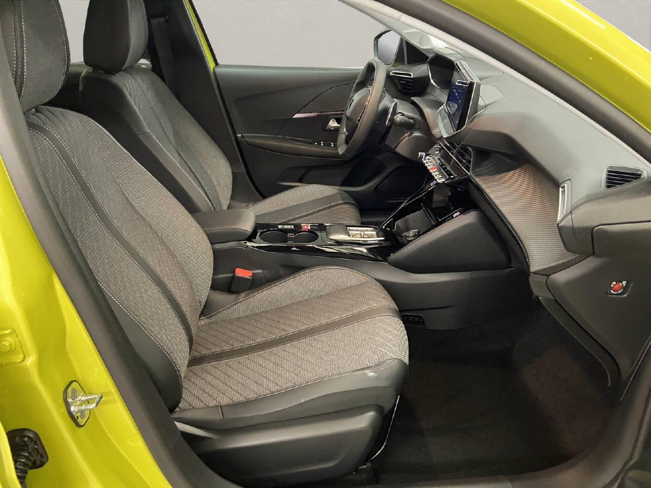 PEUGEOT 208 1.2 Hybrid Allure Premium-image-11