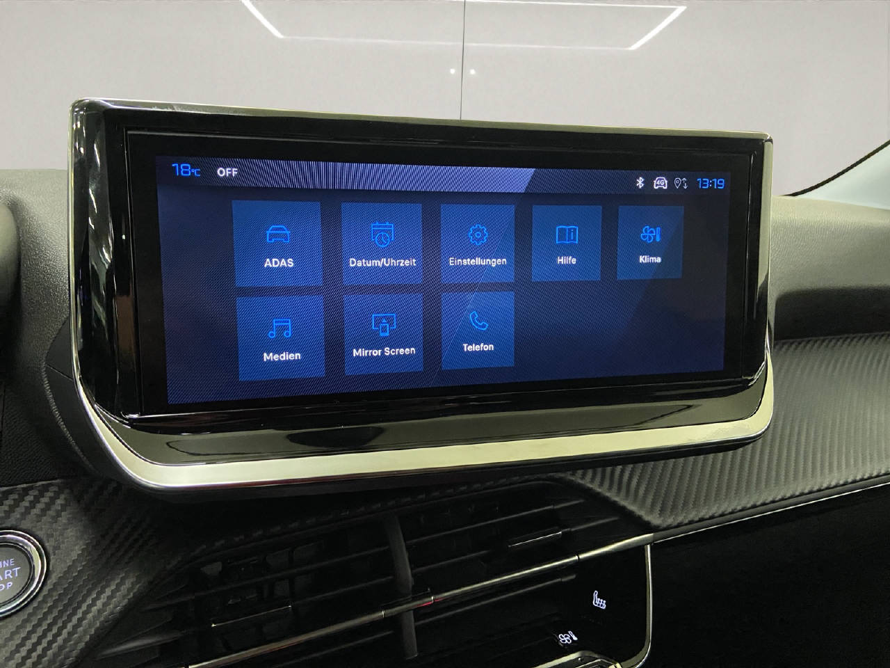PEUGEOT 208 1.2 Hybrid Allure Premium-image-7