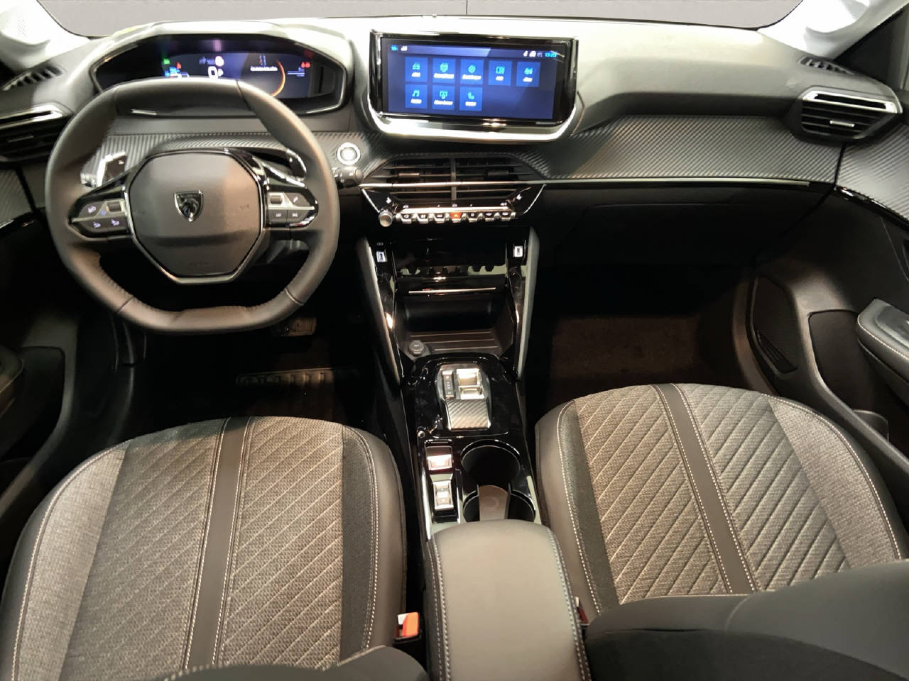 PEUGEOT 208 1.2 Hybrid Allure Premium-image-5