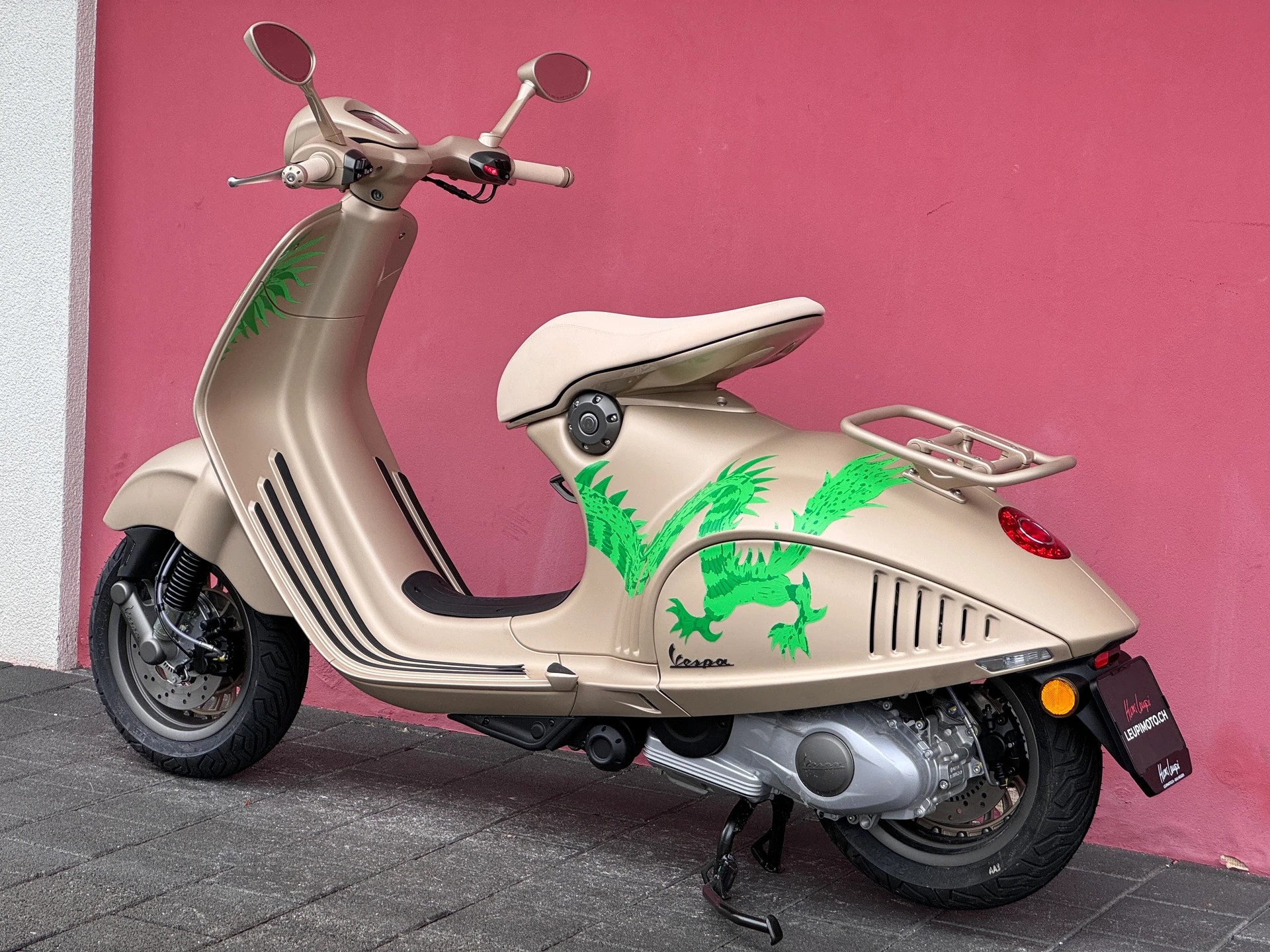 PIAGGIO Vespa 946 125 Dragon-showroom-element-2