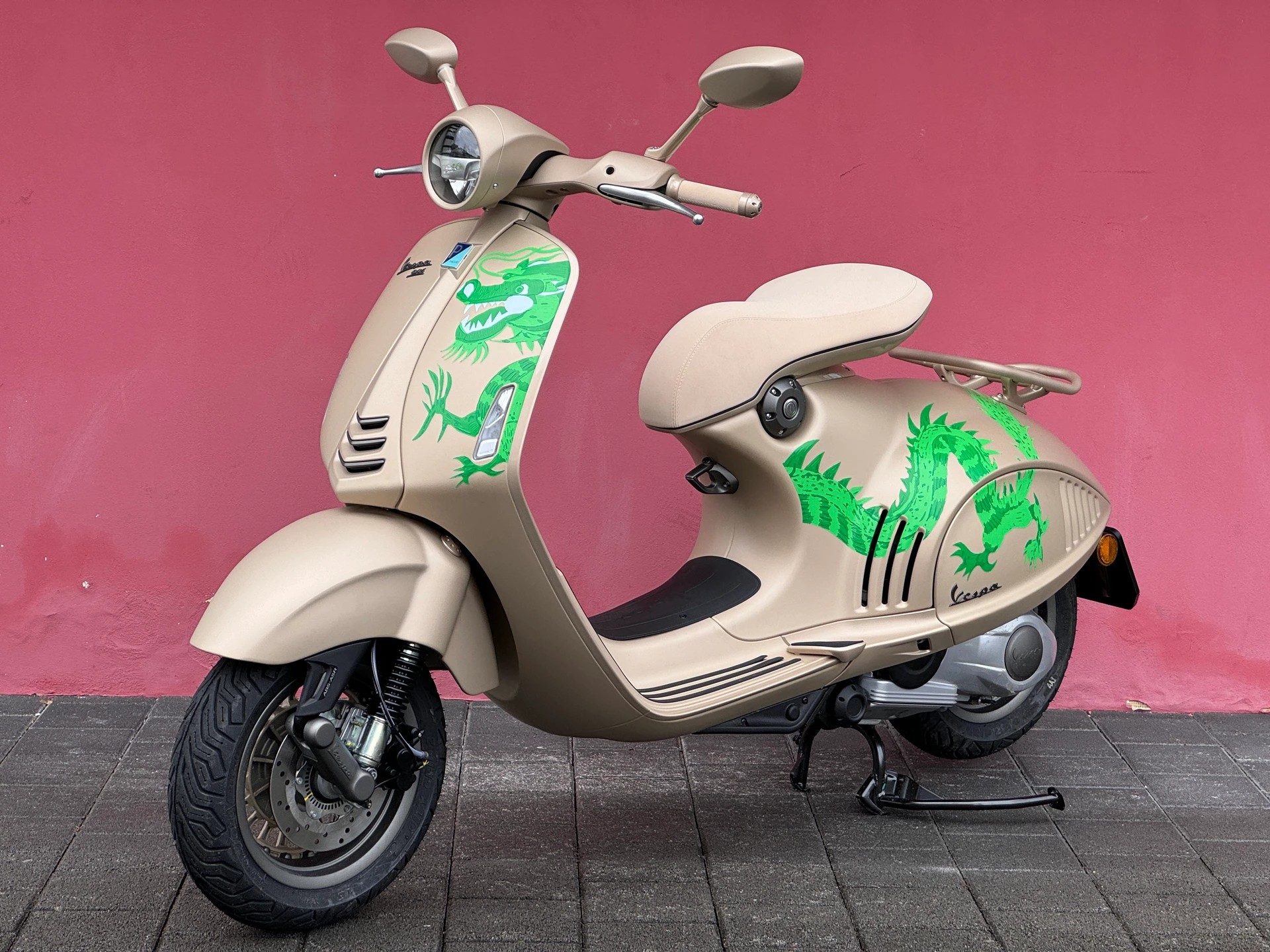 PIAGGIO Vespa 946 125 Dragon-showroom-element-1