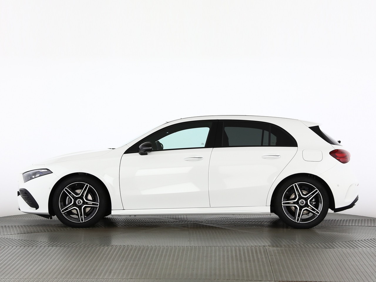 MERCEDES-BENZ A 200 7G-DCT-image-2