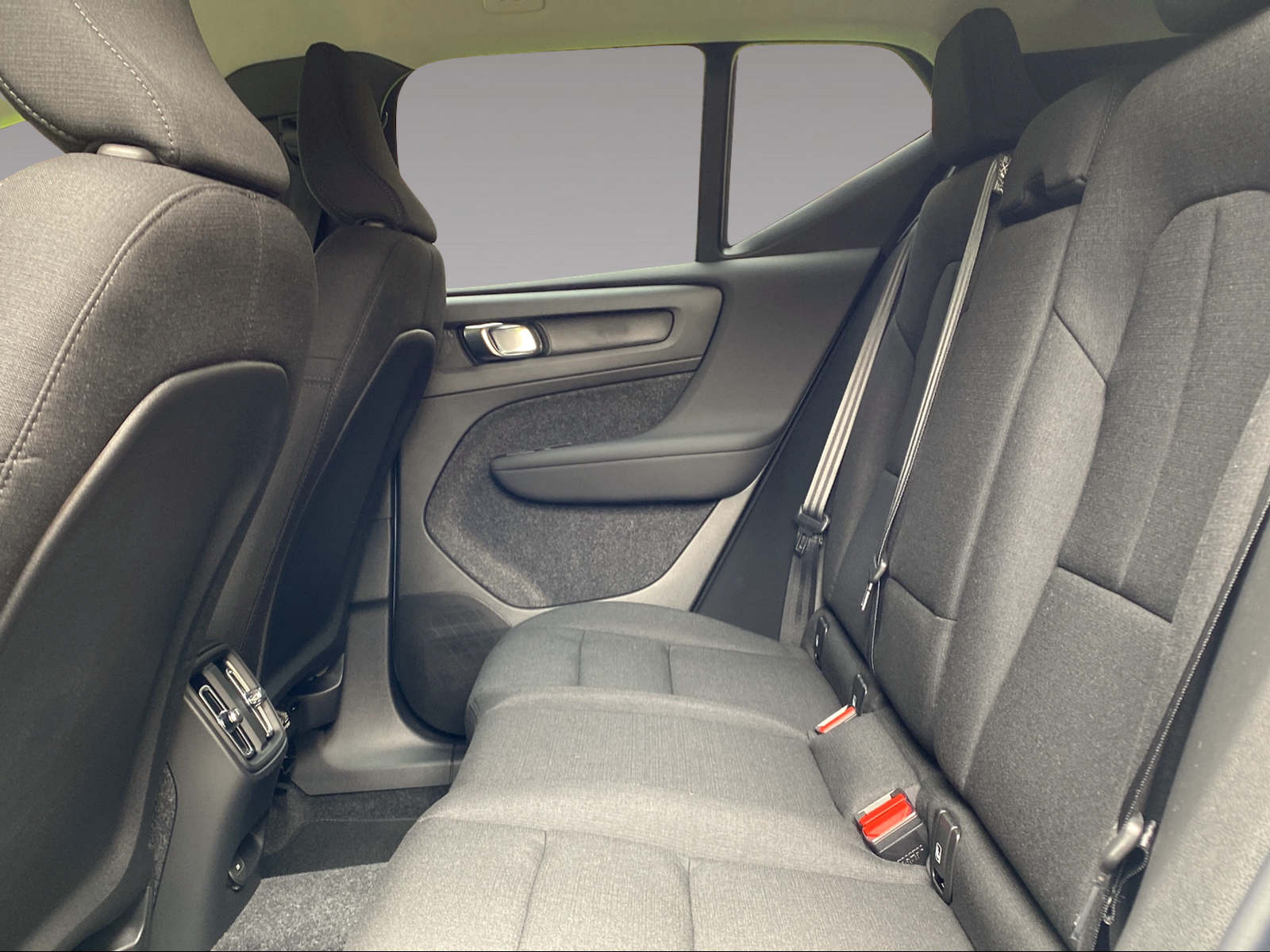 VOLVO EX40 Essential-image-10