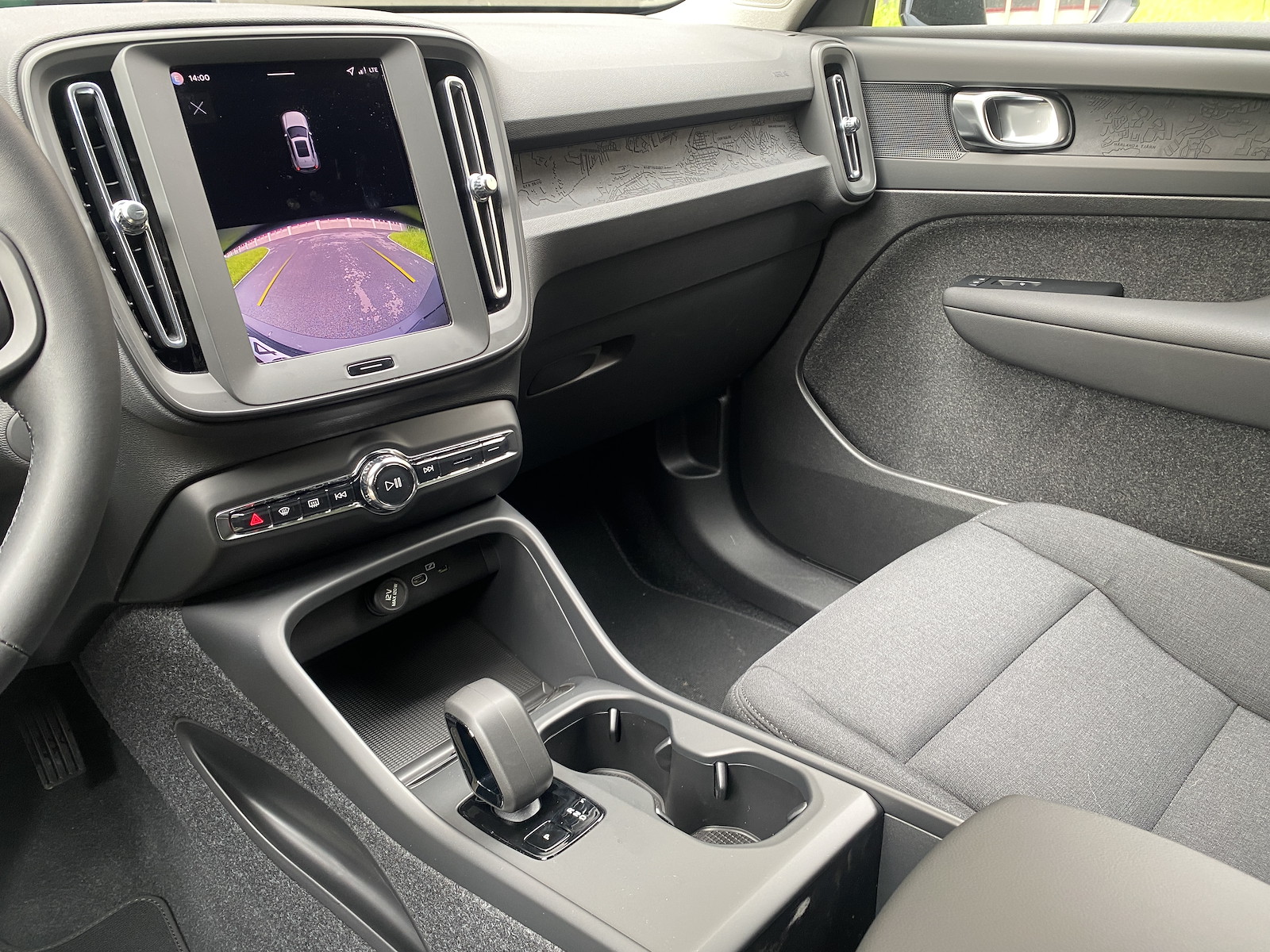 VOLVO EX40 Essential-image-12