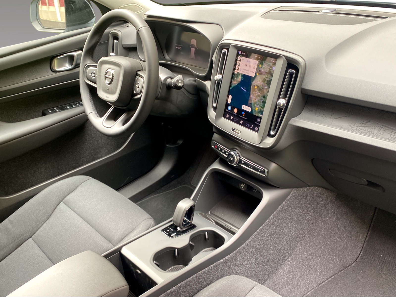 VOLVO EX40 Essential-image-7