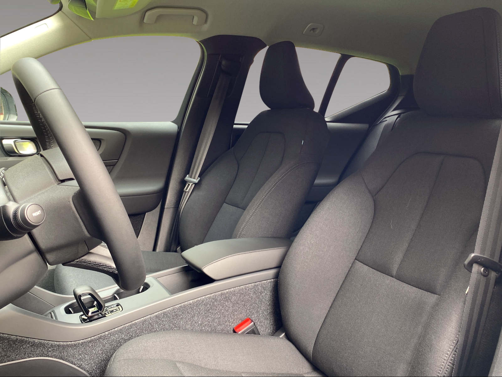 VOLVO EX40 Essential-image-9