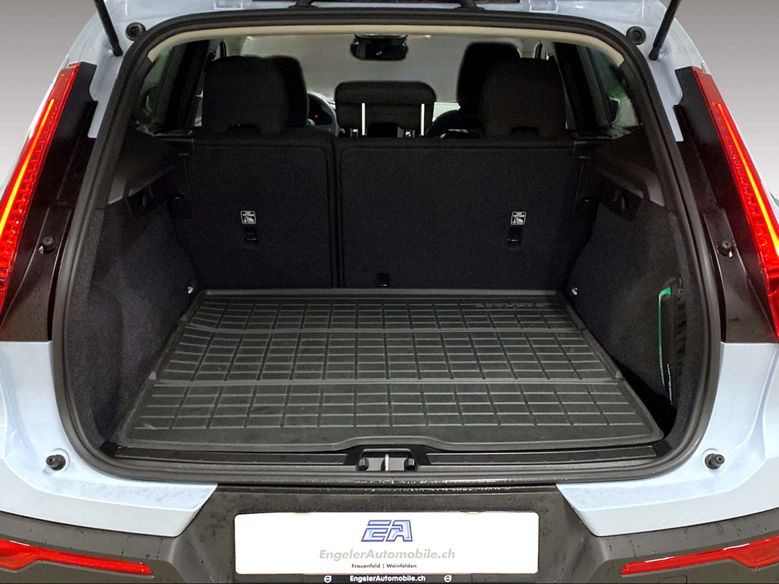 VOLVO EX40 Essential-image-15