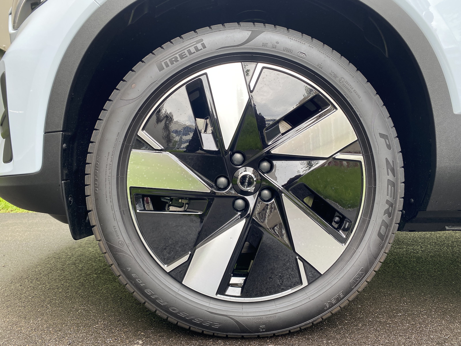 VOLVO EX40 Essential-image-15