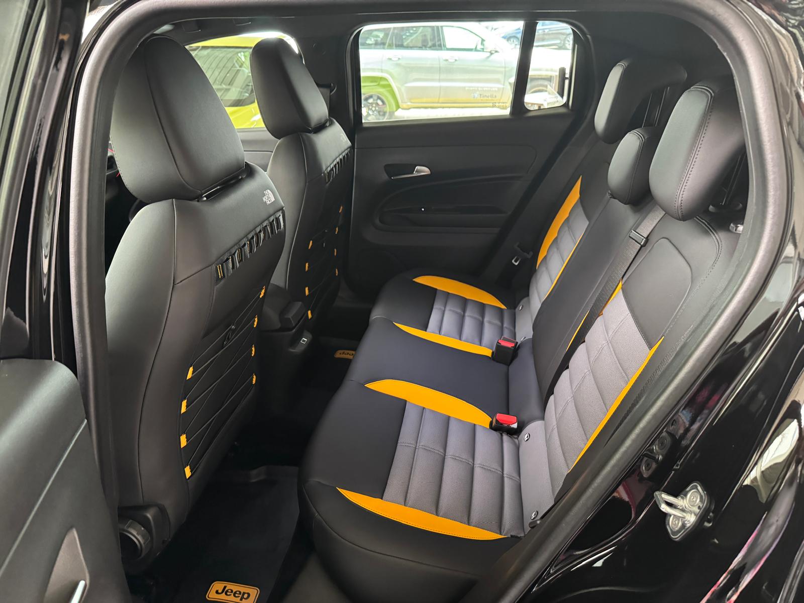 JEEP Avenger 1.2 MHEV The North Face 4xe-image-8