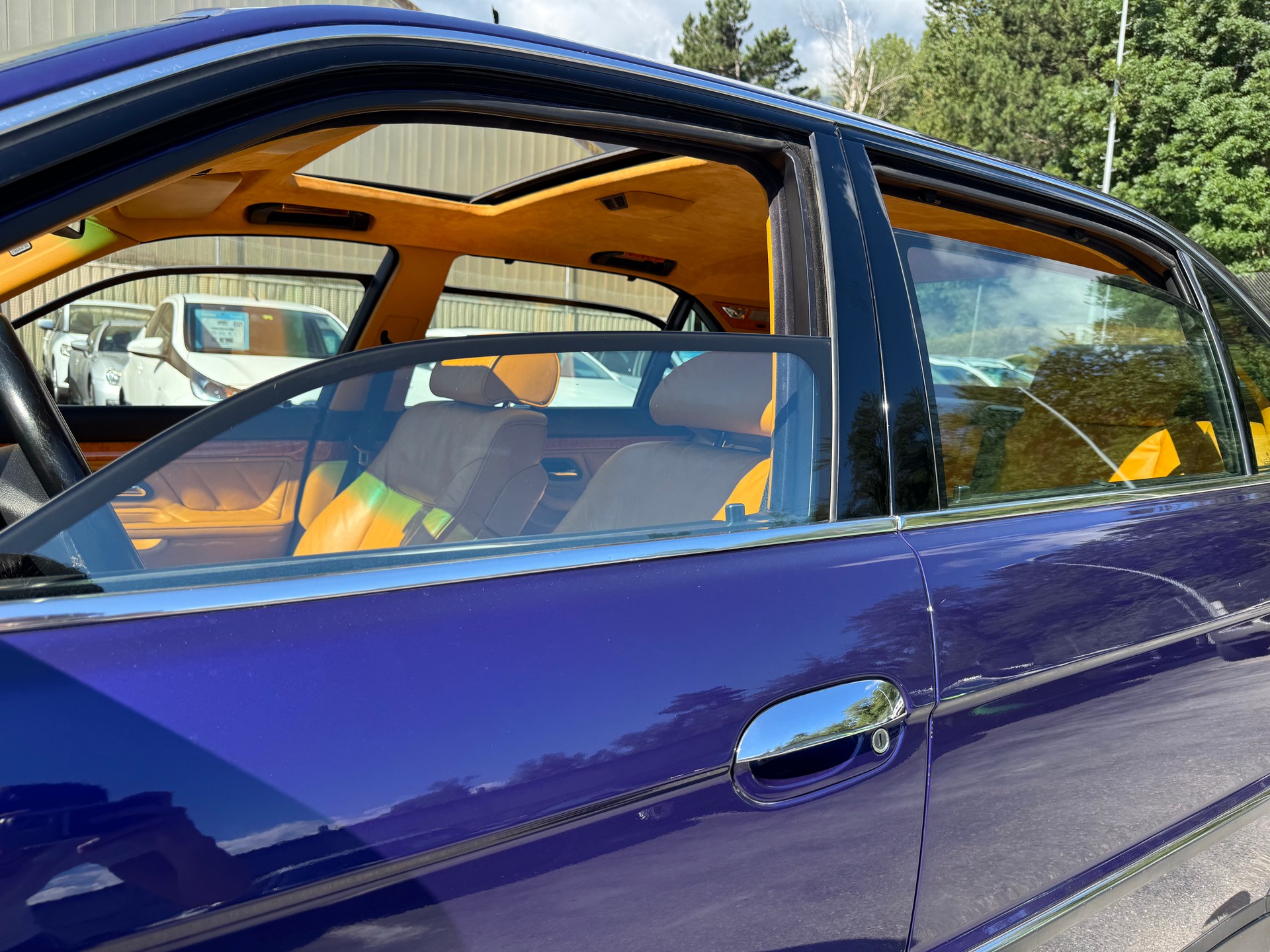 BMW 750iL-image-13