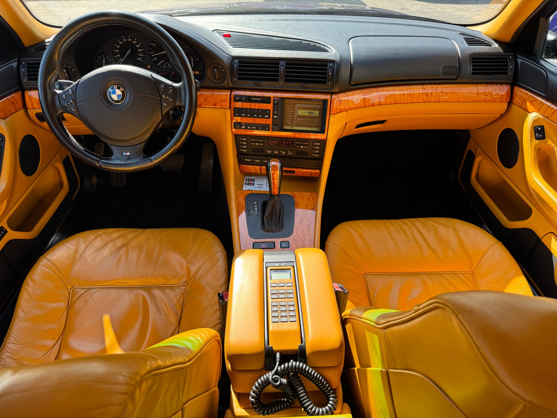 BMW 750iL-image-11