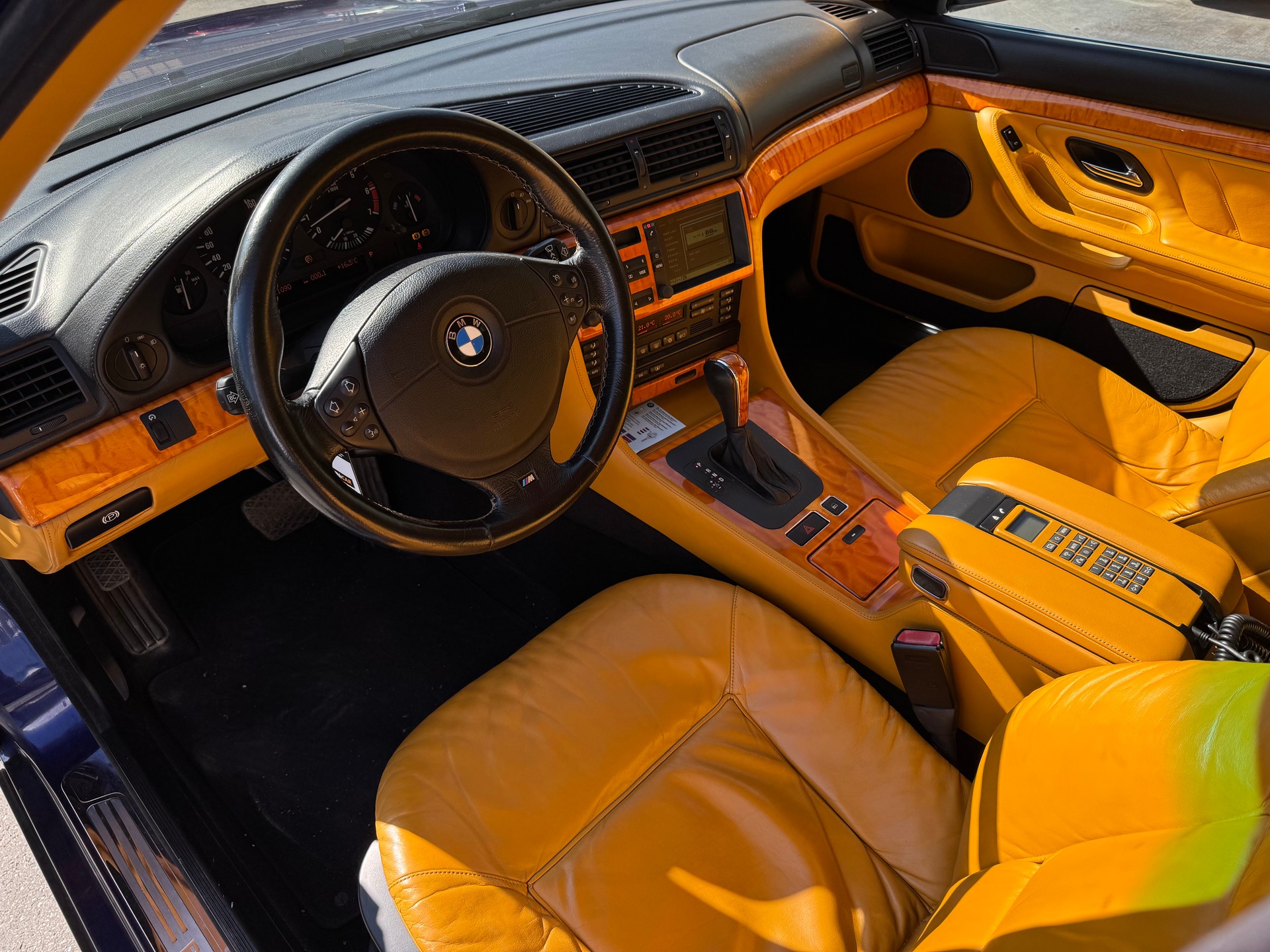 BMW 750iL-image-10