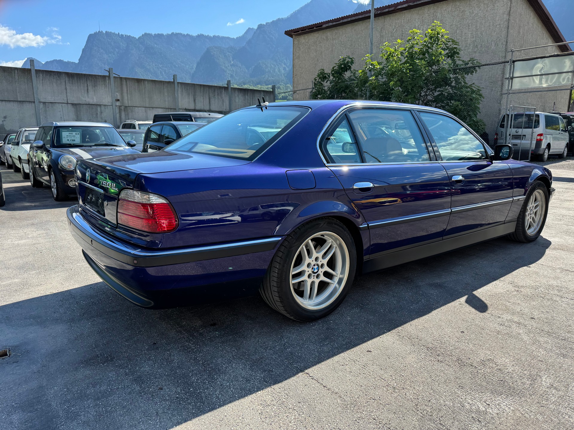 BMW 750iL-image-3