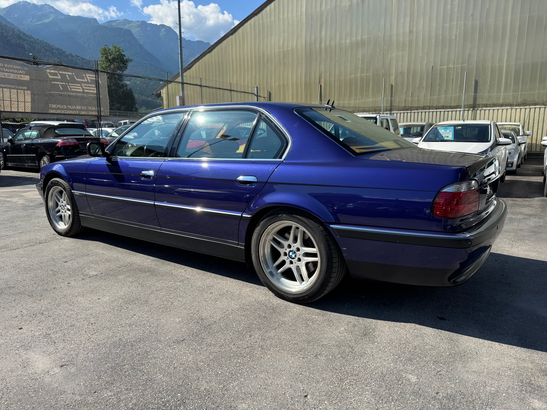 BMW 750iL-image-5