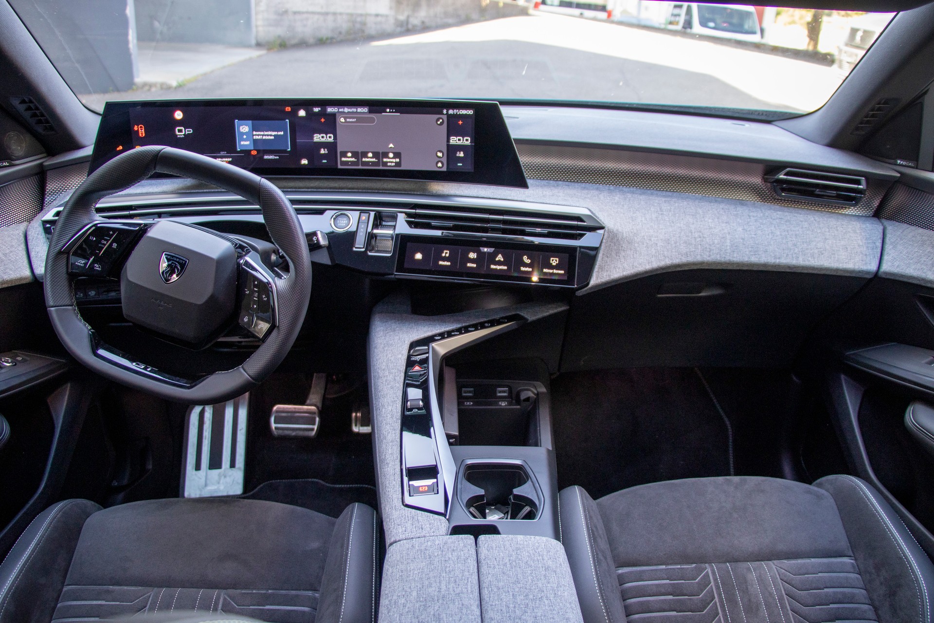PEUGEOT 3008 73kWh GT-image-5