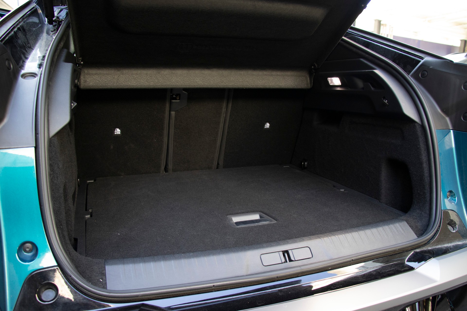 PEUGEOT 3008 73kWh GT-image-9