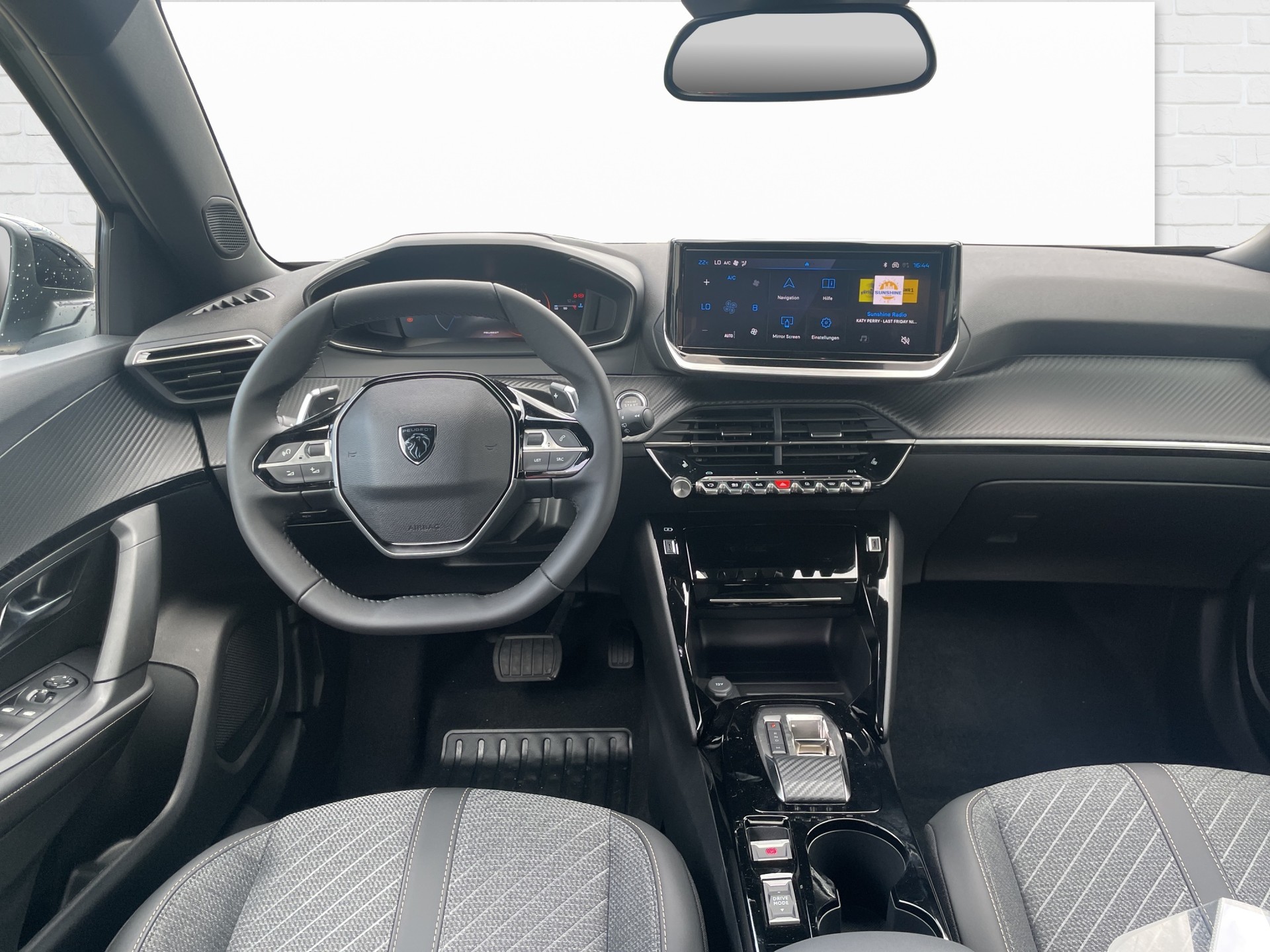 PEUGEOT 2008 1.2 Hybrid Allure Premium-image-6