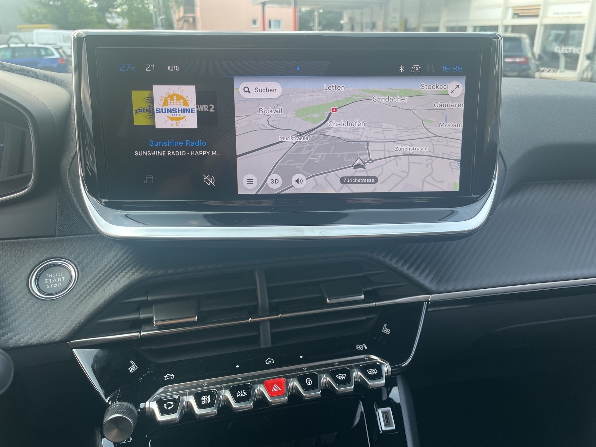 PEUGEOT 2008 1.2 Hybrid Allure Premium-image-9
