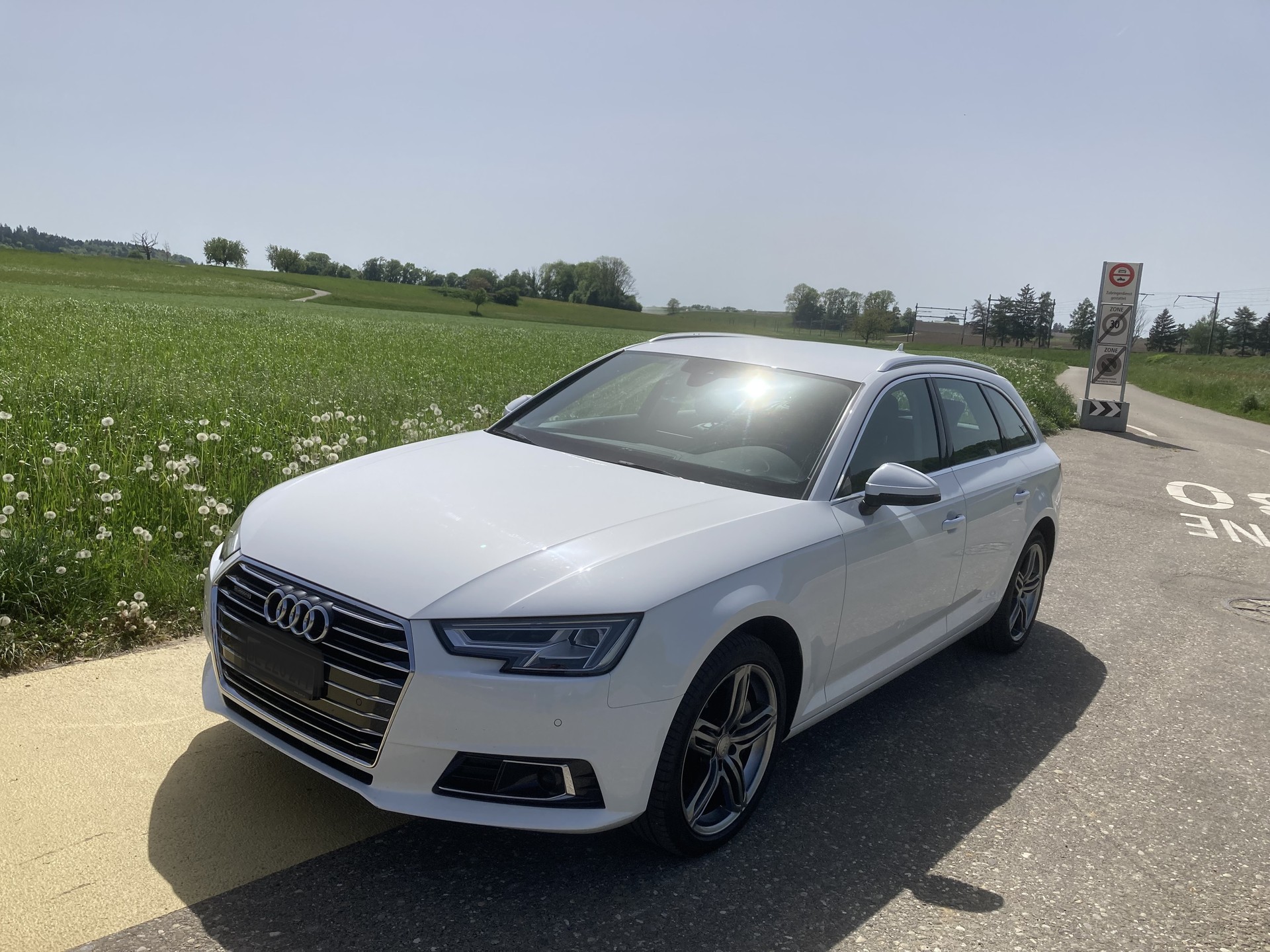 AUDI A4 Avant 2.0 TDI Design quattro S-tronic-image-1
