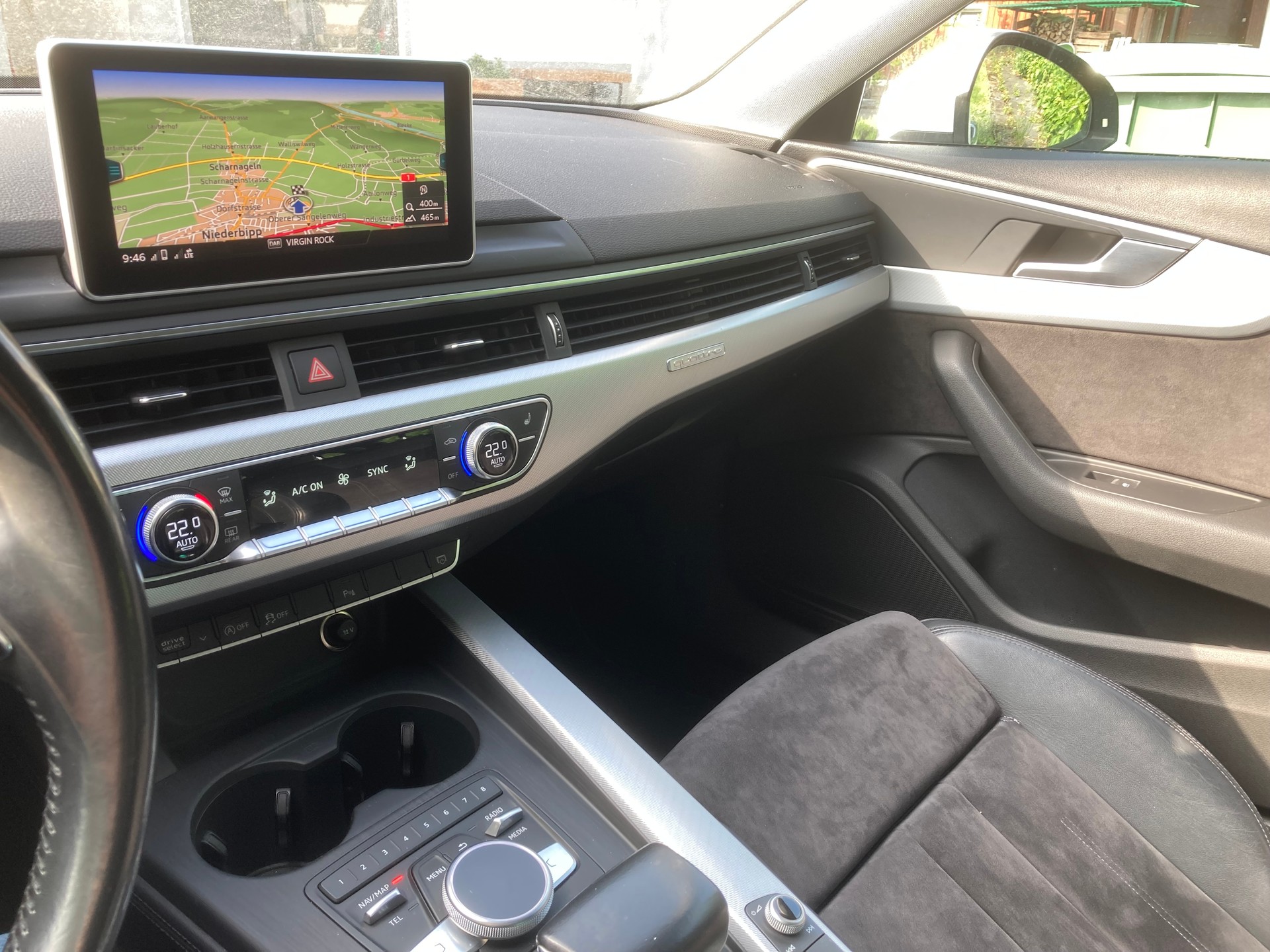 AUDI A4 Avant 2.0 TDI Design quattro S-tronic-image-5