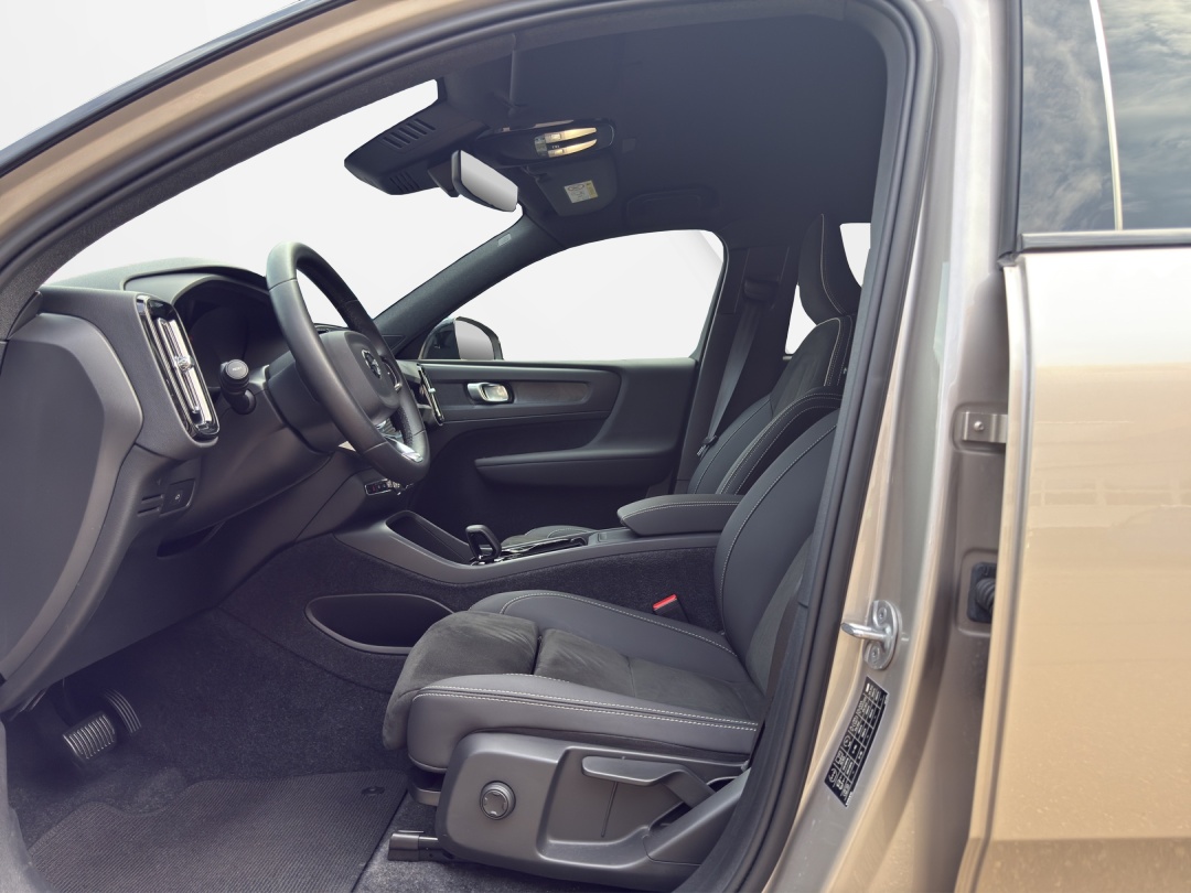 VOLVO XC40 Recharge P6 Plus FWD-image-8