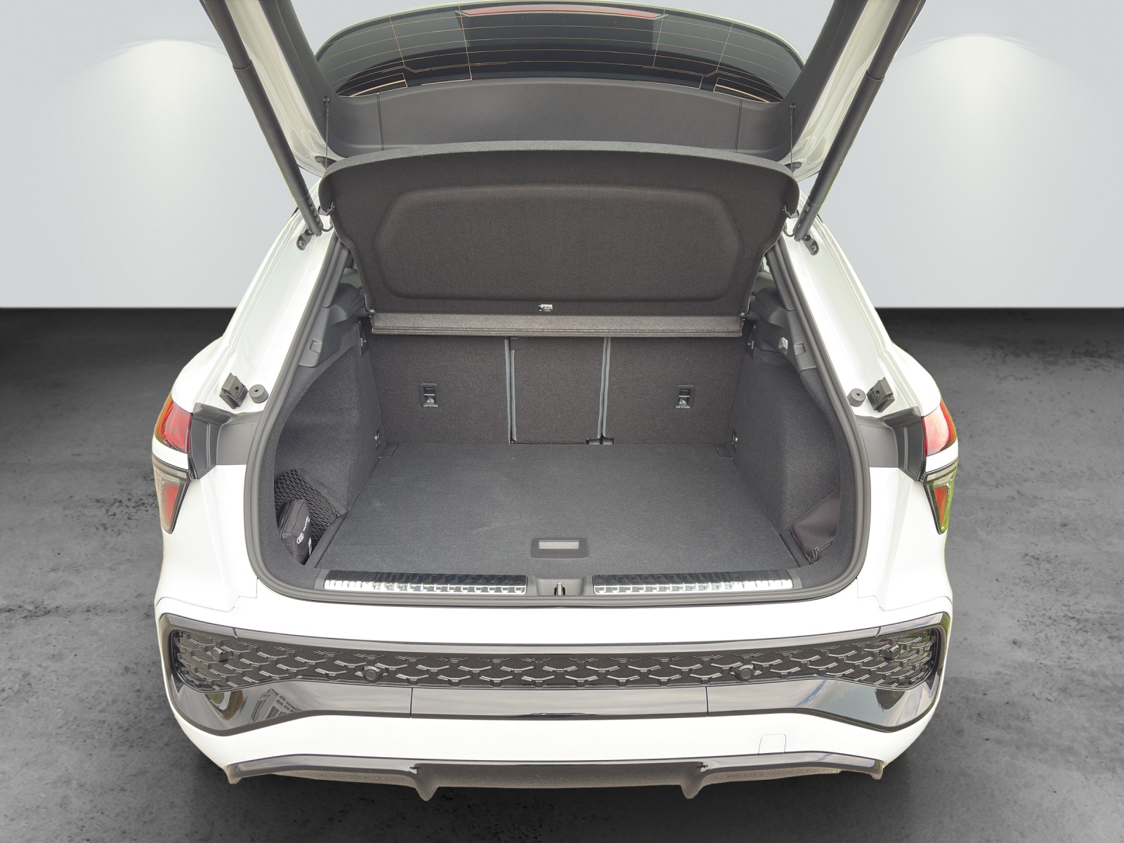 AUDI Q3 SUV TFSI quattro 195 kW S tronic-image-9