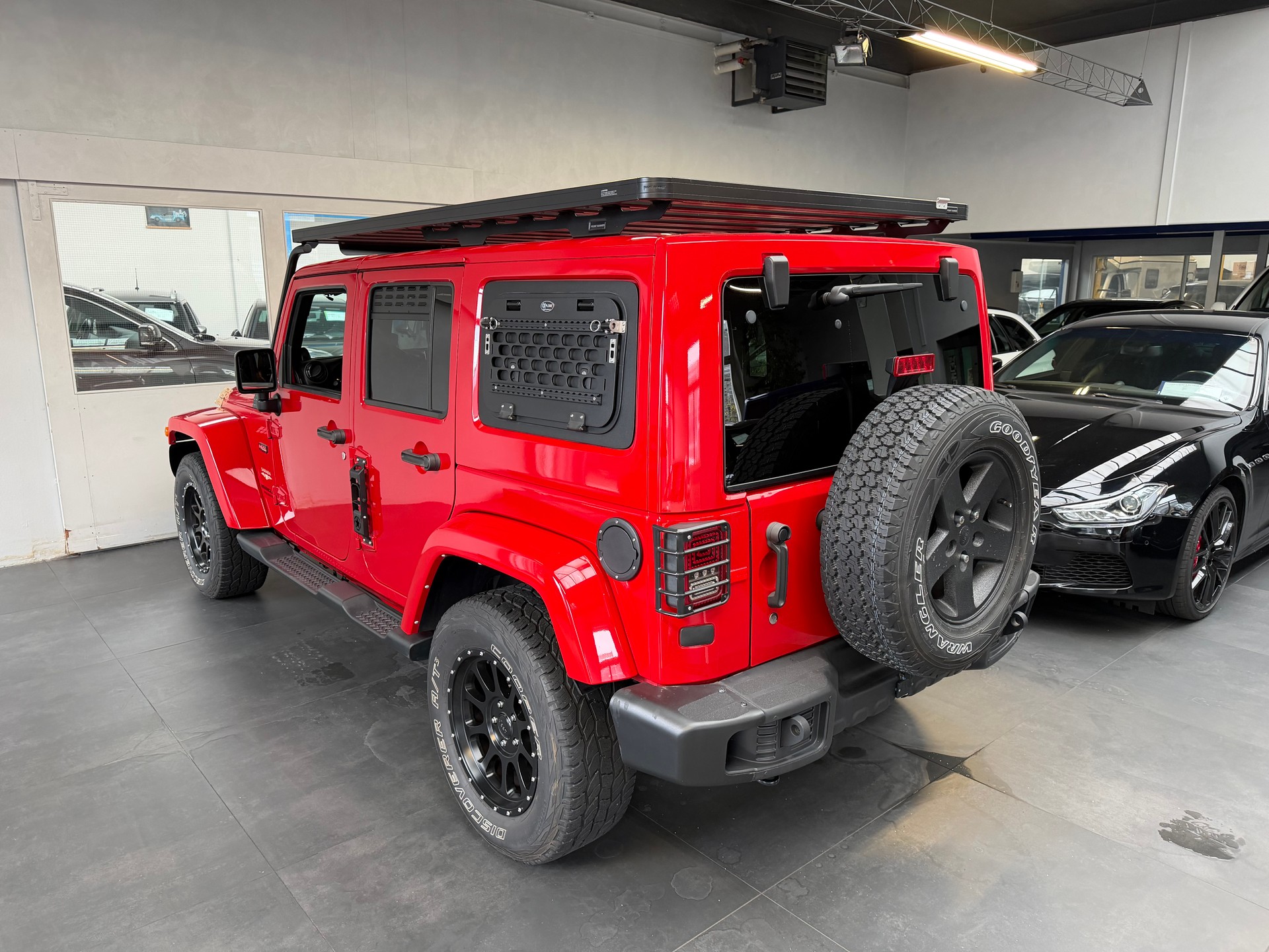 JEEP Wrangler 3.6 Unlimited Sahara Automatic hardtop-image-5