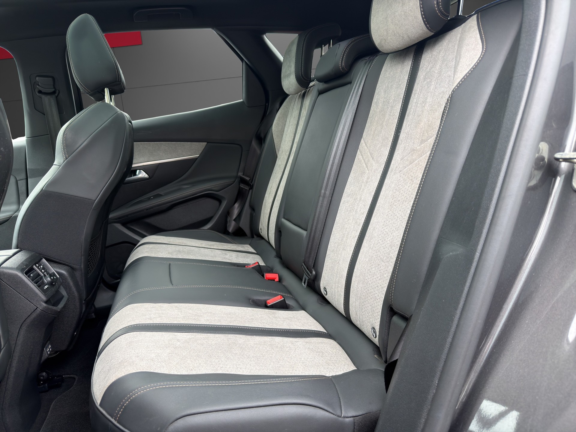 PEUGEOT 3008 1.6 PHEV GT Pack-image-6